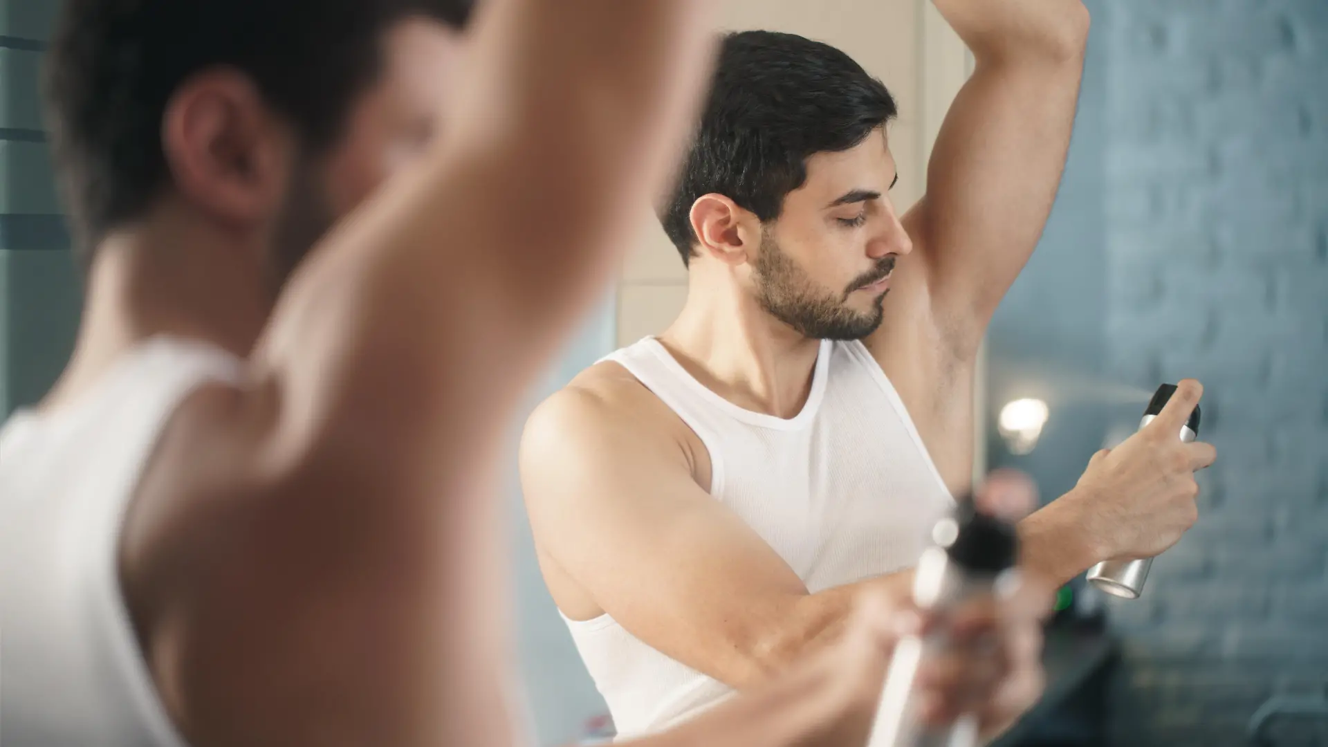körperpflege;körperhygiene;deodorant;Bildverwendung nur mit Urhebervermerk: DC_2/Shotshop/picture alliance. Keine Exlusivverkäufe möglich. || Modellfreigabe vorhanden