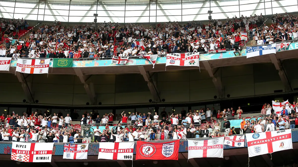 England v Germany - UEFA EURO, EM, Europameisterschaft,Fussball 2020 - Round of 16 - Wembley Stadium England fans show their support during the UEFA Euro 2020 round of 16 match at Wembley Stadium, London. Picture date: Tuesday June 29, 2021. Use subject to restrictions. Editorial use only, no commercial use without prior consent from rights holder. PUBLICATIONxINxGERxSUIxAUTxONLY Copyright: xNickxPottsx 60647673