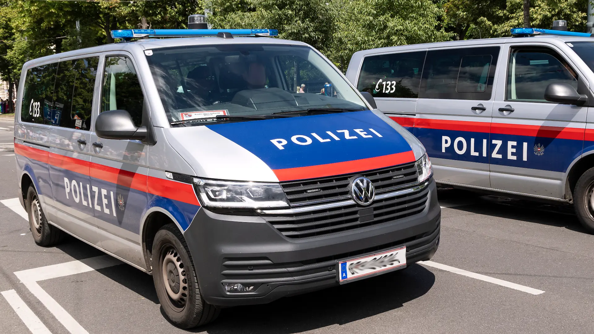 Hinter der deutschen Grenze in Österreich kam es zu einem Vorfall, der Fragen aufwirft.