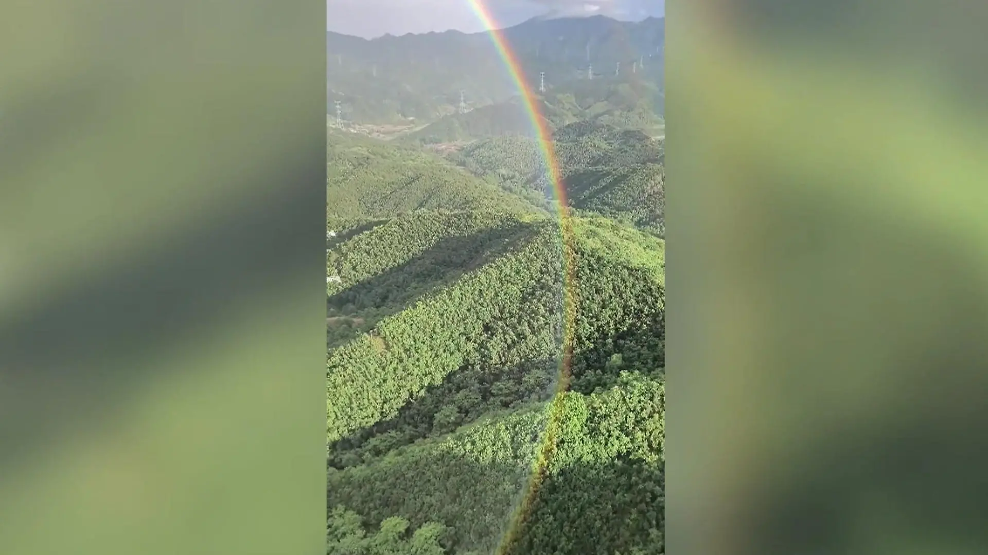 Seltenes Naturschauspiel! SO einen Regenbogen sieht man fast nie 360-Grad-Farbspektakel