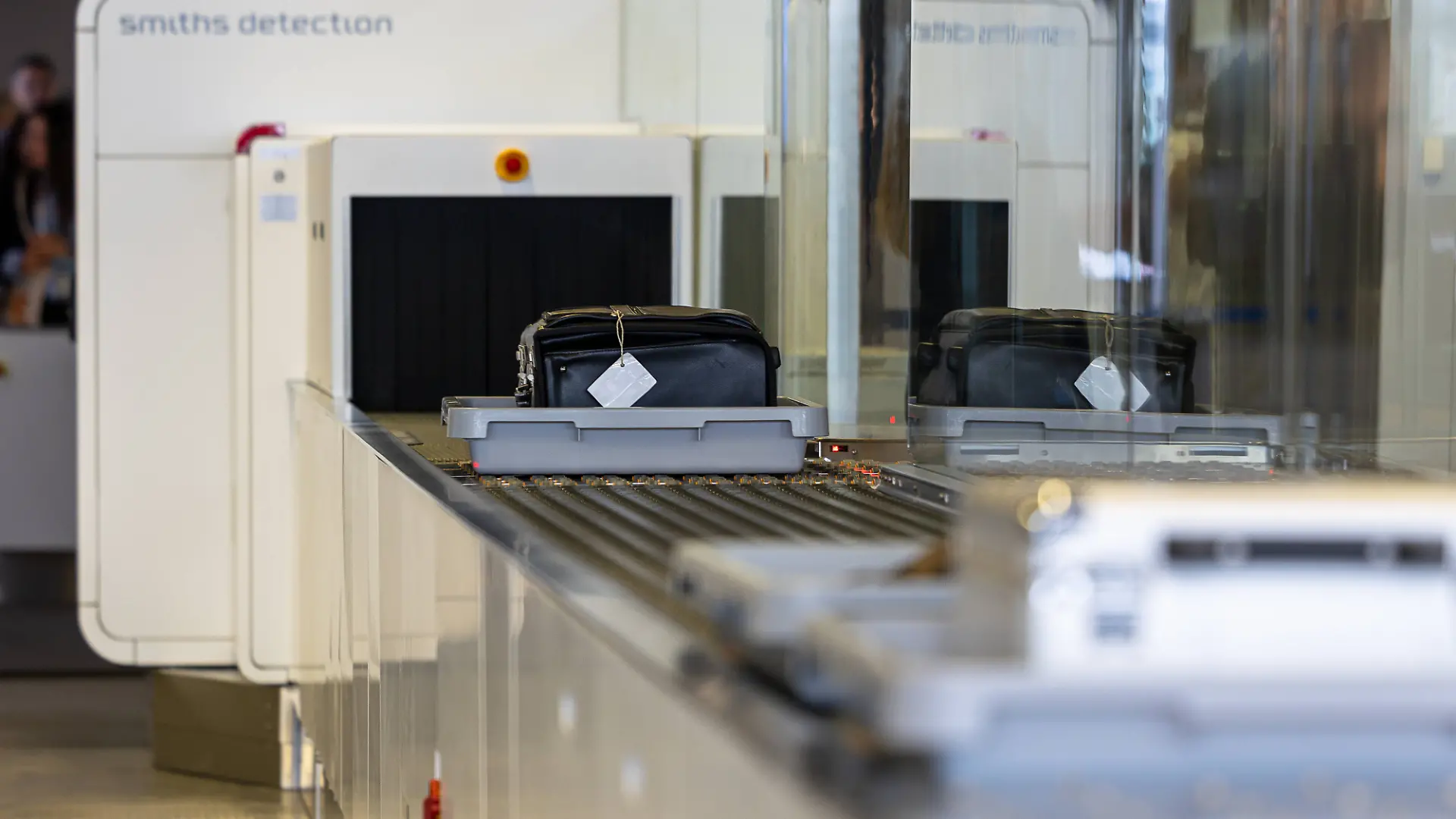Koffer, Kisten und Kontrolle – Hochbetrieb am Flughafen