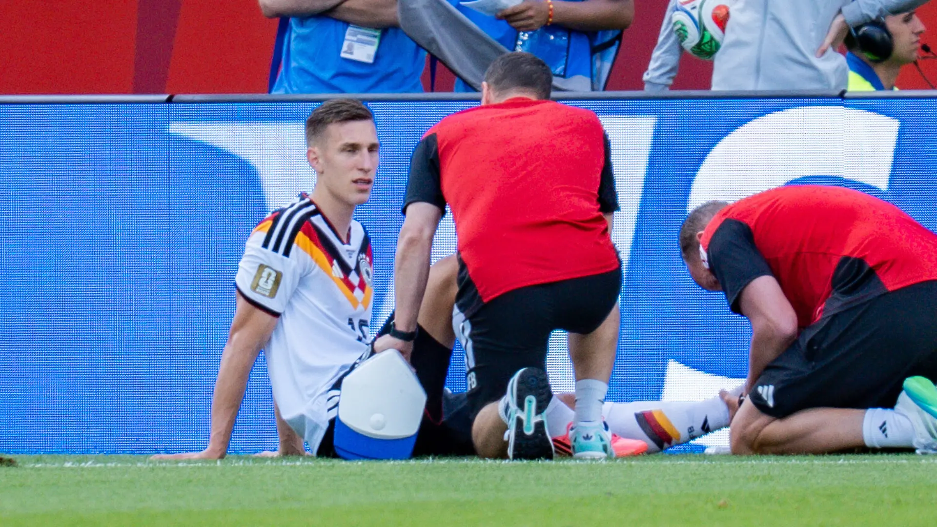 FIFA Fussball Weltmeisterschaft 2026, Gruppe E, Spiel 2, Deutschland vs Elfenbeinküste, 20.06.2026 im Toronto Stadium, Toronto Nico Schlotterbeck (Deutschland) Verletzung Behandlung verletzt
