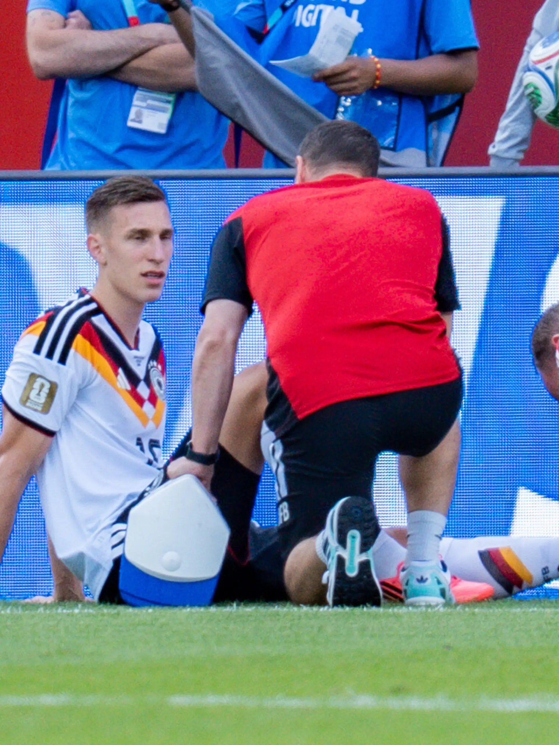 FIFA Fussball Weltmeisterschaft 2026, Gruppe E, Spiel 2, Deutschland vs Elfenbeinküste, 20.06.2026 im Toronto Stadium, Toronto Nico Schlotterbeck (Deutschland) Verletzung Behandlung verletzt