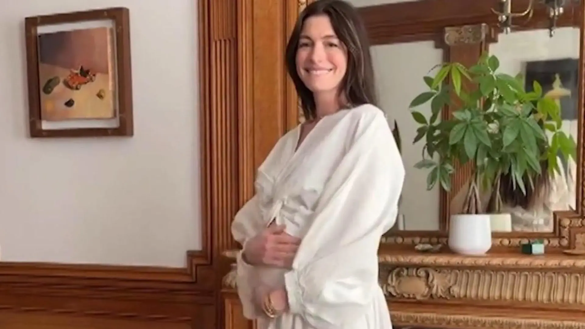 Hollywood-Star lüftet süßes Geheimnis! Schauspielerin schwanger mit Baby Nummer drei Familienzuwachs bei Anne Hathaway