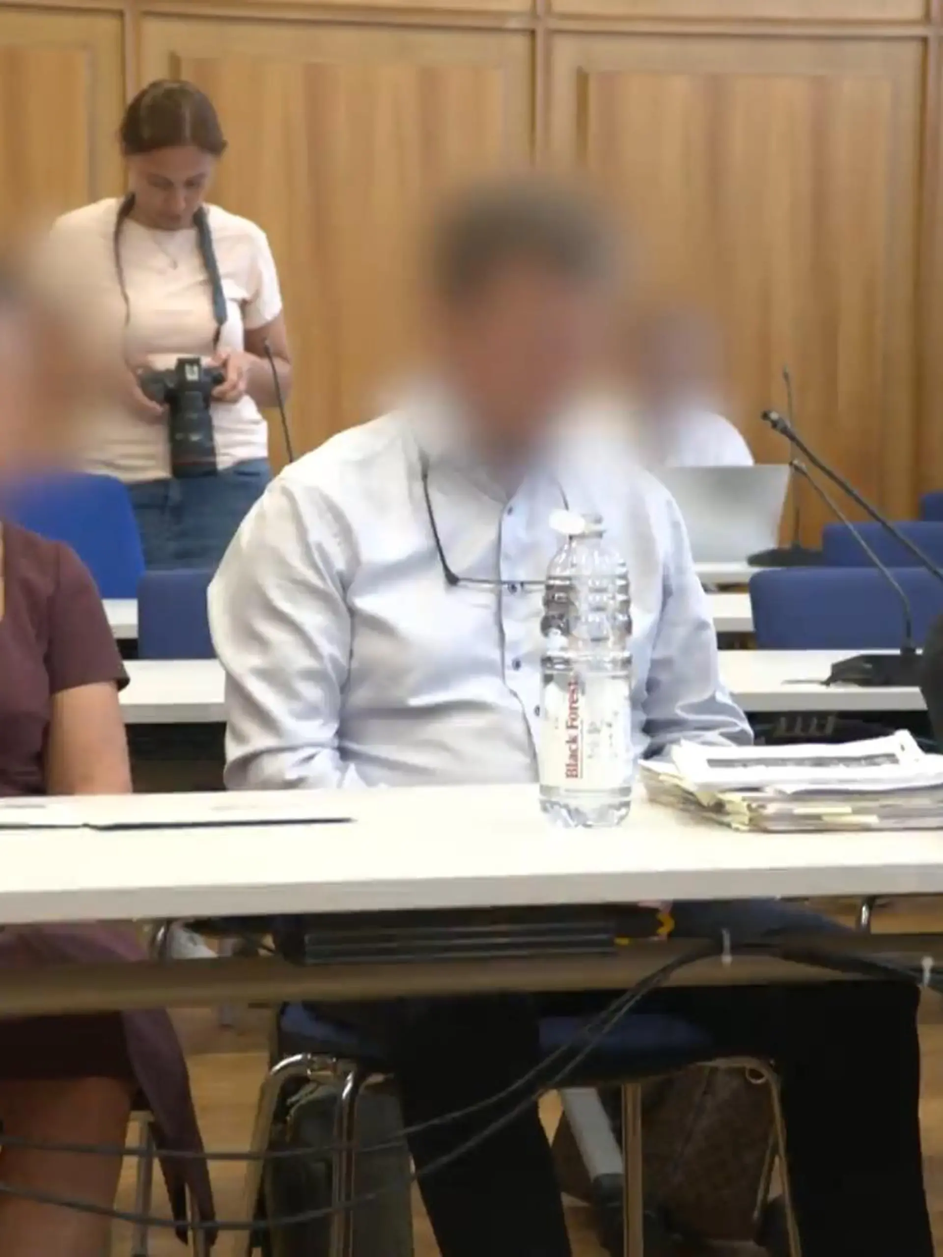 Bild zu: "Jäger spannt Drahtfallen für Mountainbiker – er steht wegen versuchten Mordes vor Gericht"