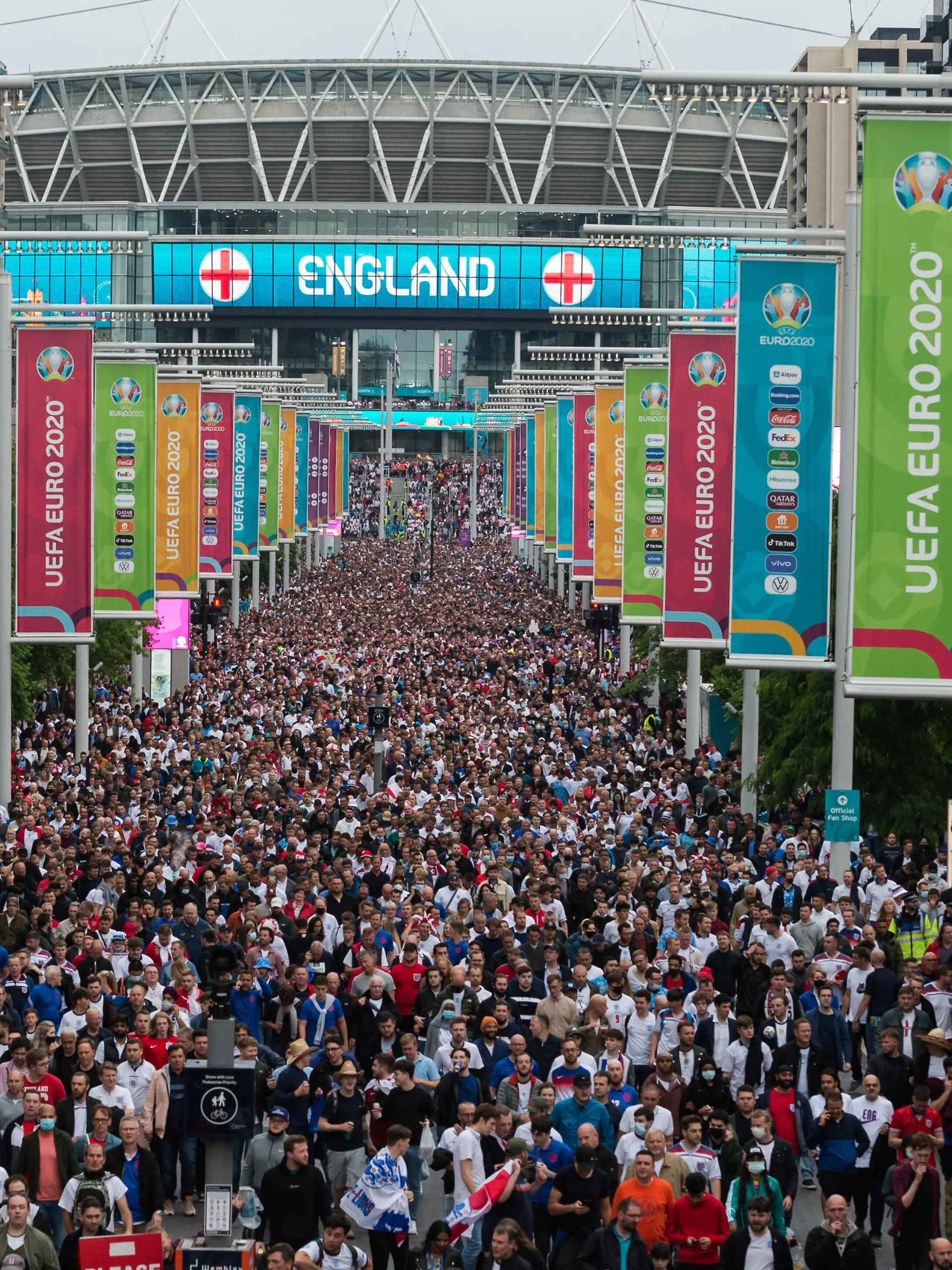 Football Fans Leave Wembley Stadium After Euro 2020 England Vs Germany Match LONDON, UNITED KINGDOM - JUNE 29, 2021: Tens of thousands of football fans leave Wembley Stadium after England s 2:0 win in a match against Germany during the Euro 2020 Championship on June 29, 2021 in London, England. The capacity for today s game at Wembley has been increased to 45,000 spectators making it the biggest crowd at an event since the start of Covid-19 pandemic. London Greater London United Kingdom szymanowicz-football210629_npKKt PUBLICATIONxNOTxINxFRA Copyright: xWIktorxSzymanowiczx 