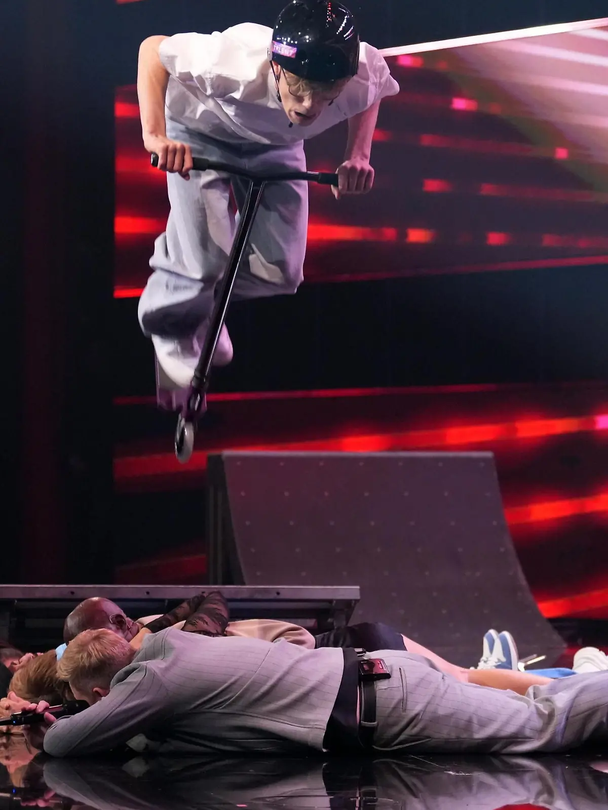Bild zu: "Die Supertalent-Jury in Angst – ob dieser Stunt klappt?"
