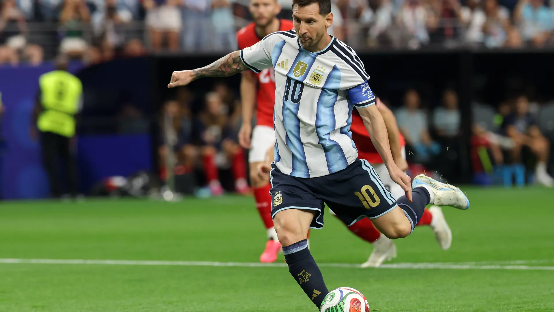 ARLINGTON, TX - JUNE 22: Lionel Messi 10 of Argentina takes a penalty kick during the FIFA World Cup, WM, Weltmeisterschaft, Fussball 2026 Group J match between Argentina and Austria on June 22, 2026, at Dallas Stadium in Dallas, Texas. Photo by David Buono/Icon Sportswire SOCCER: JUN 22 FIFA World Cup 26 Group J - Argentina vs Austria EDITORIAL USE ONLY Icon260622010
