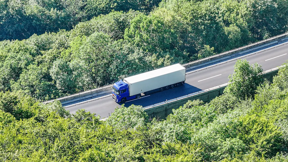 Hitze-Ticker-f-r-Deutschland-Sperrung-aufgehoben-Explosives-Gefahrgut-legte-stundenlang-A8-lahm