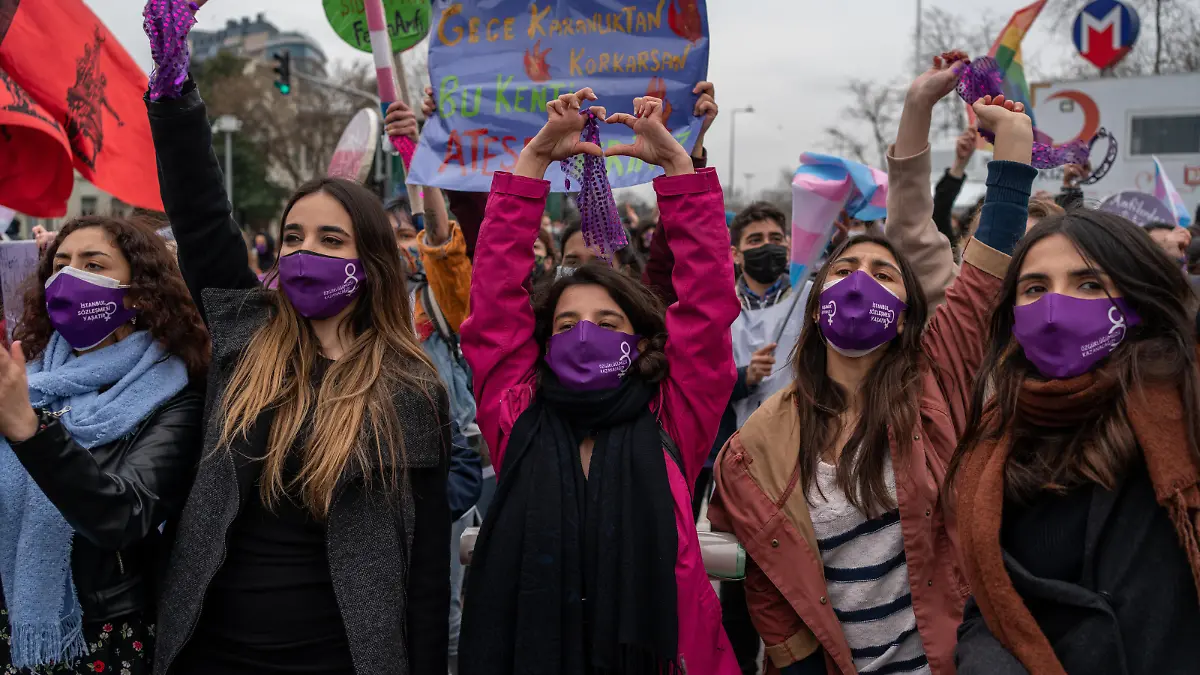 Türkische Frauen demonstrieren auf dem "Women's Day" 2021.