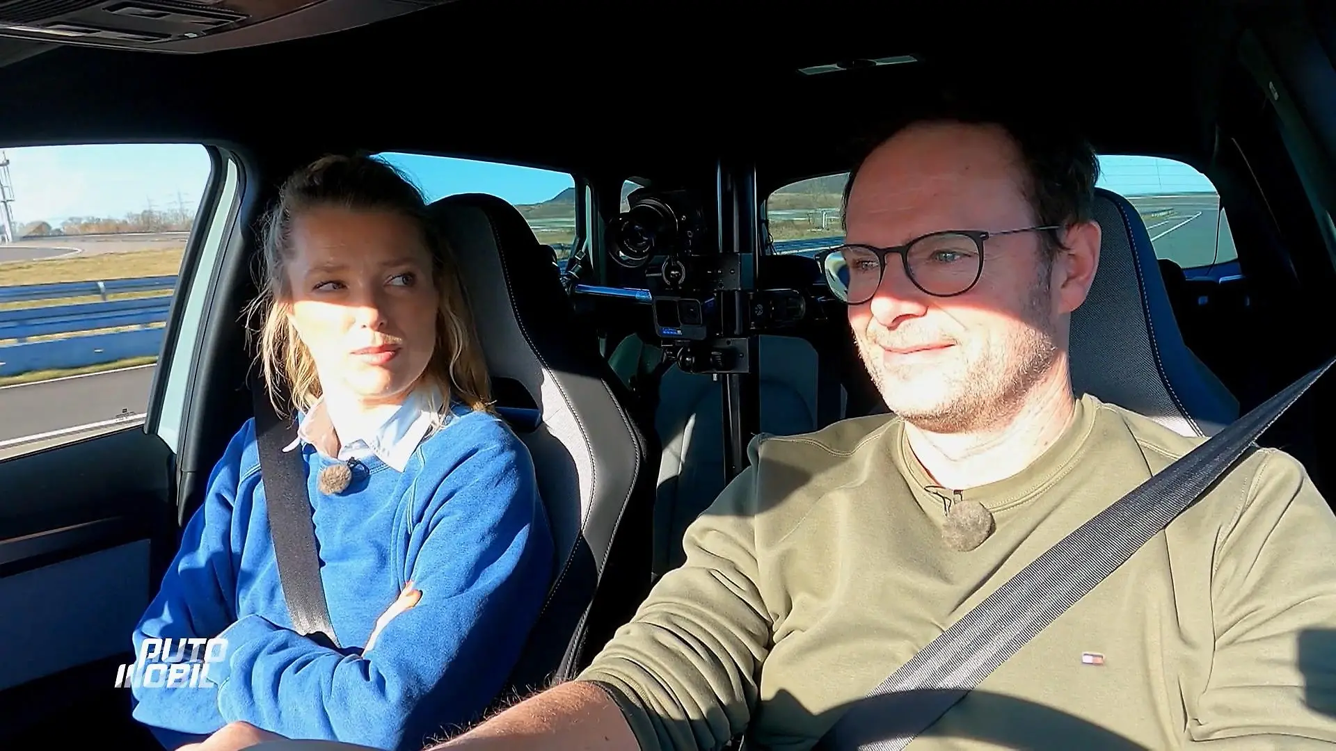 Anni Dunkelmann und Martin checken Assistenzsysteme Sicherheits-Check