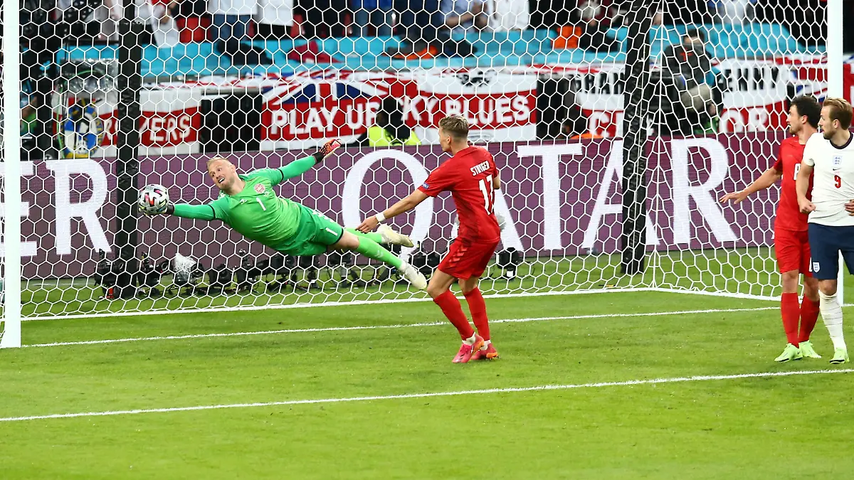 SOCCER - UEFA EURO, EM, Europameisterschaft,Fussball 2020, ENG vs DEN LONDON,ENGLAND,07.JUL.21 - SOCCER - UEFA European Championship, EM, Europameisterschaft 2020, international match, Länderspiel, Nationalmannschaft semifinal, England vs Denmark. Image shows Kasper Schmeichel DEN. PUBLICATIONxNOTxINxAUTxSUIxSWE GEPAxpictures/xMichaelxZemanek