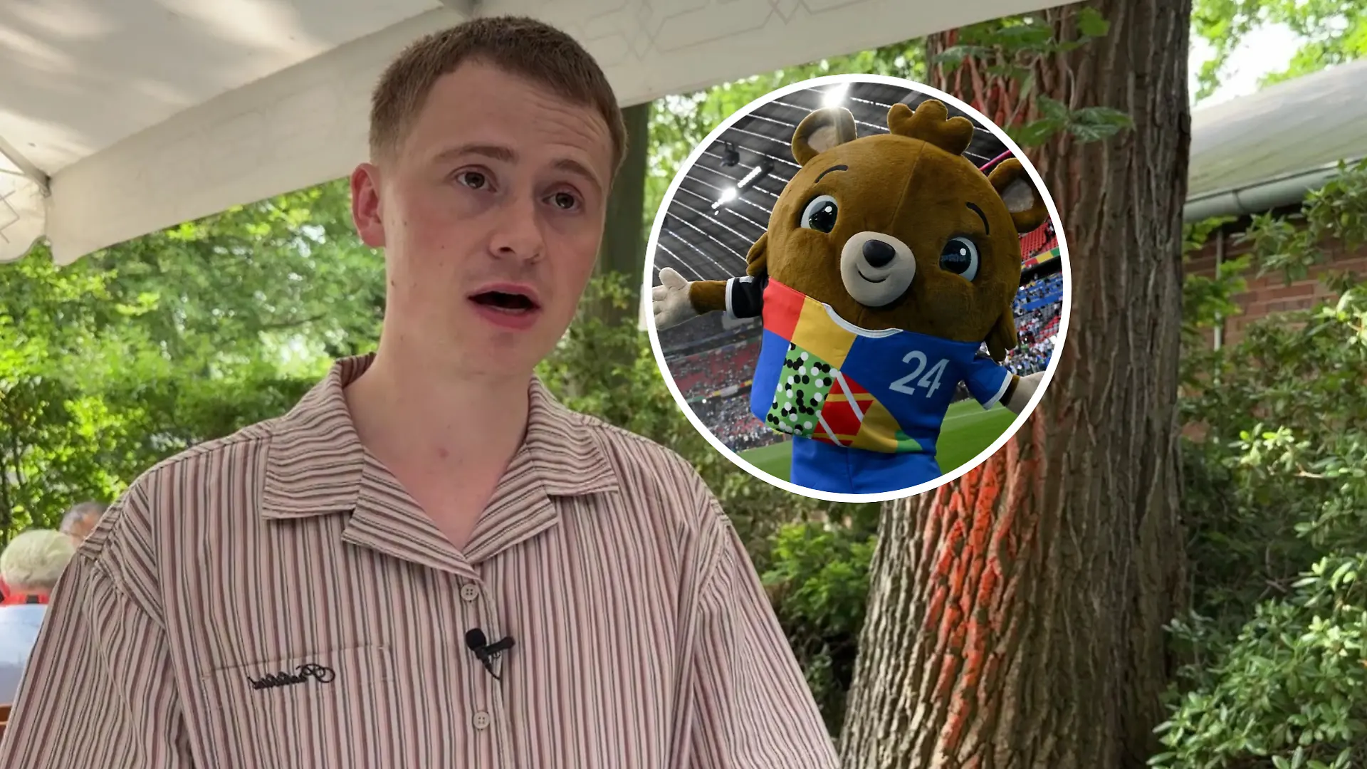 Als falsches Maskottchen verkleidet konnte Wildhage sich bei der Heim-EM 2014 bis auf das Spielfeld schleichen.