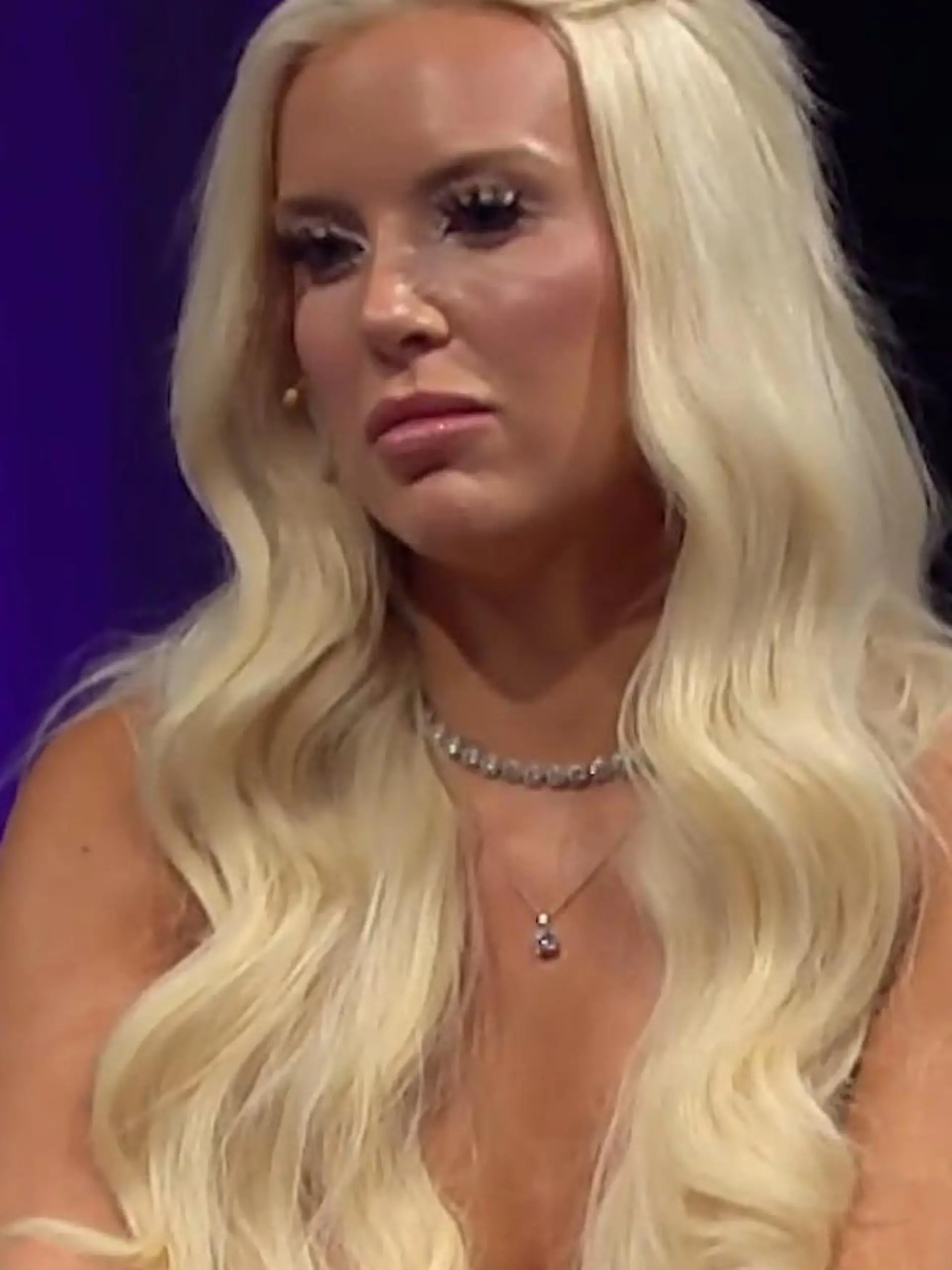 Bild zu: "Laura und Momo teilen beim „Temptation Island"-Wiedersehen ihren Beziehungsstatus"