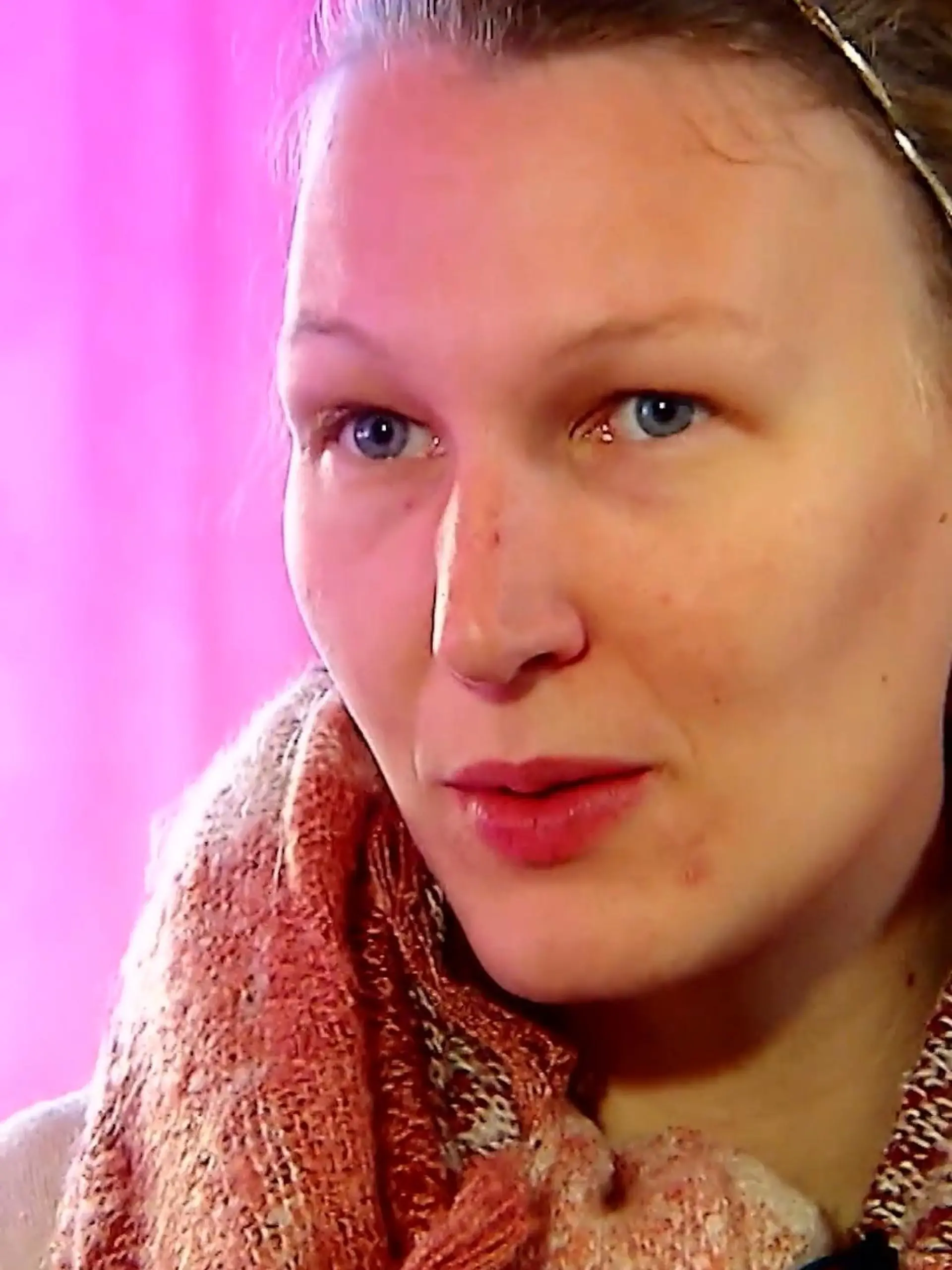 Bild zu: "Sarah Held vor den Trümmern ihrer Zukunft"