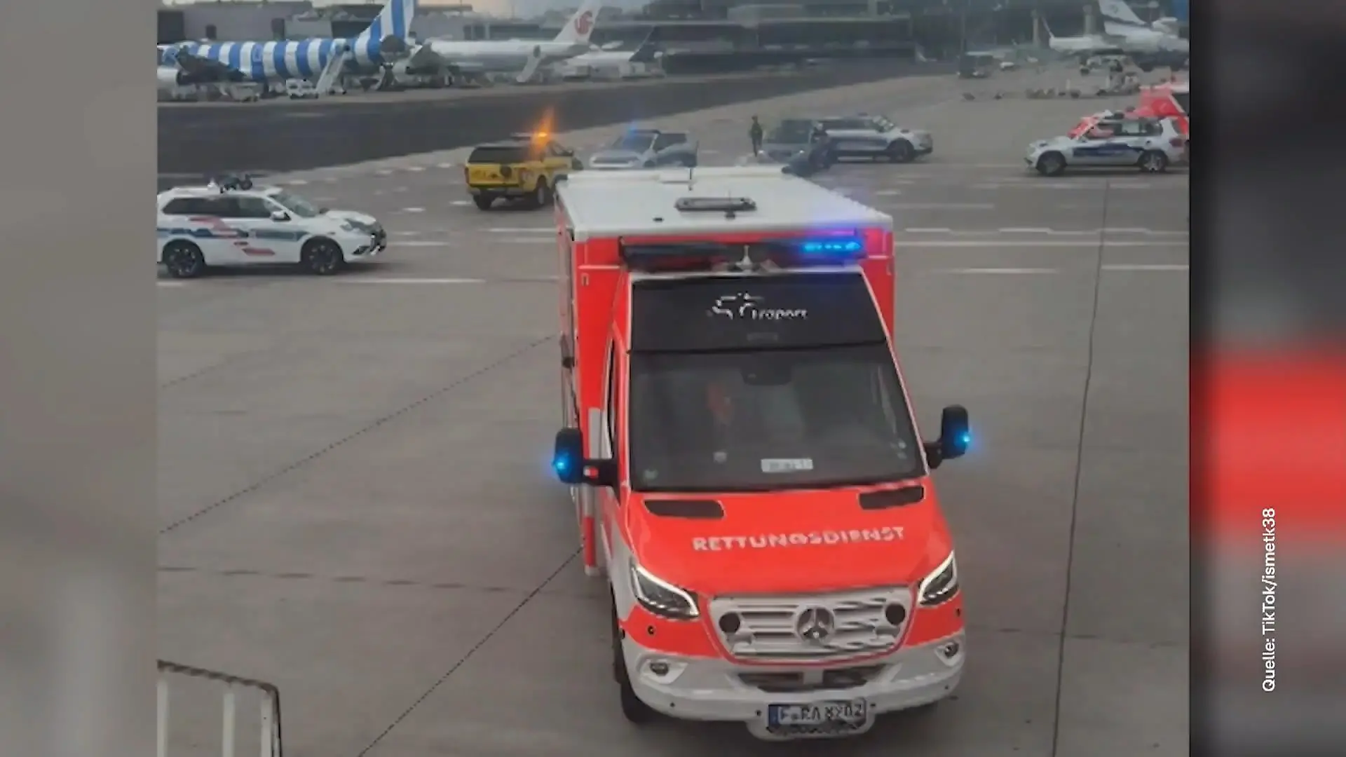 Flugzeugpassagiere rufen Polizei wegen Hitze im Flieger Rettungseinsatz am Flughafen