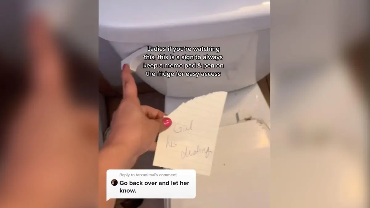 Mit diesem Zettel will die Frau die Freundin ihres Dates warnen.