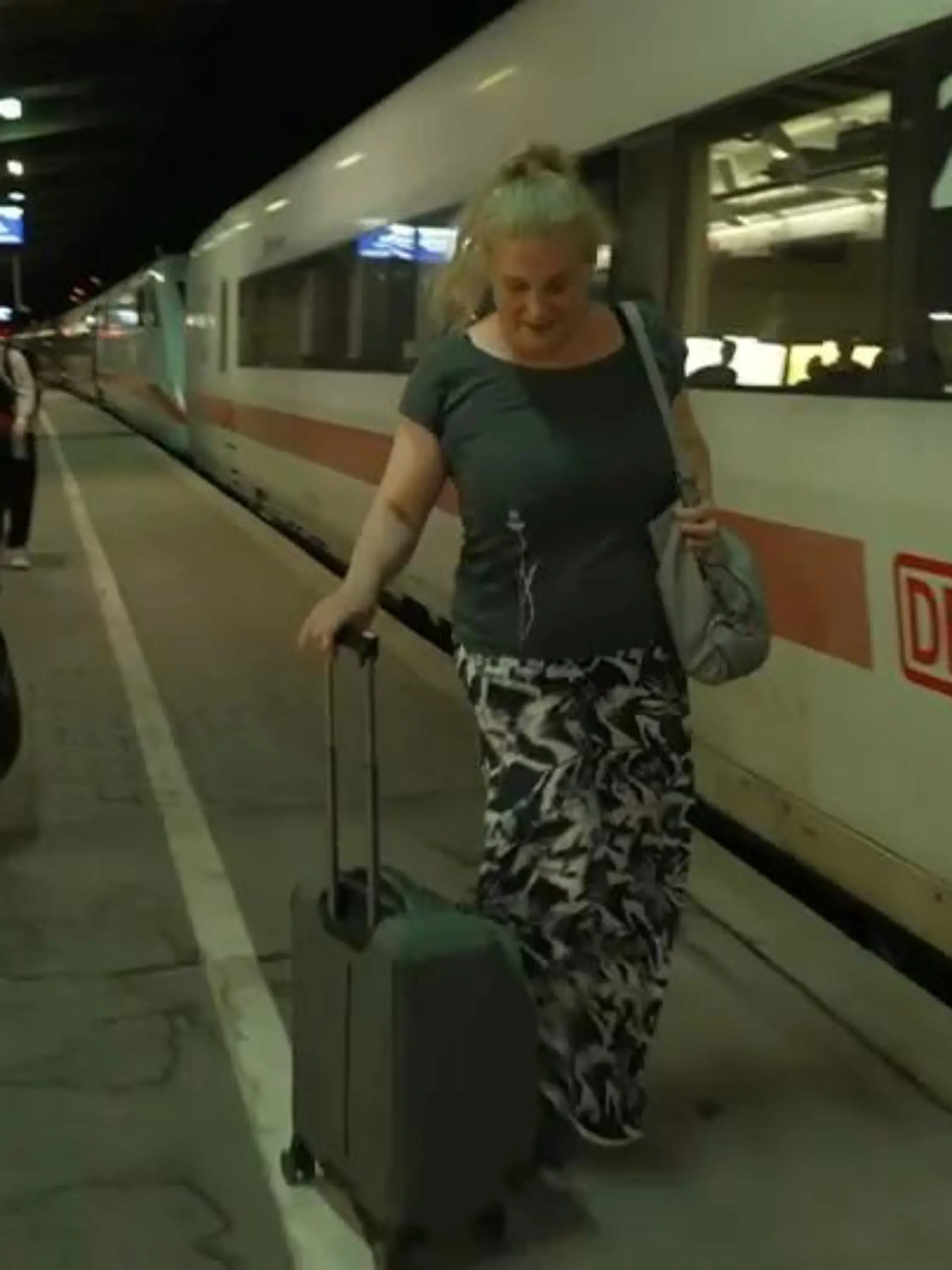 Bild zu: "Zugverkehr läuft nach Bahnstörung wieder an"