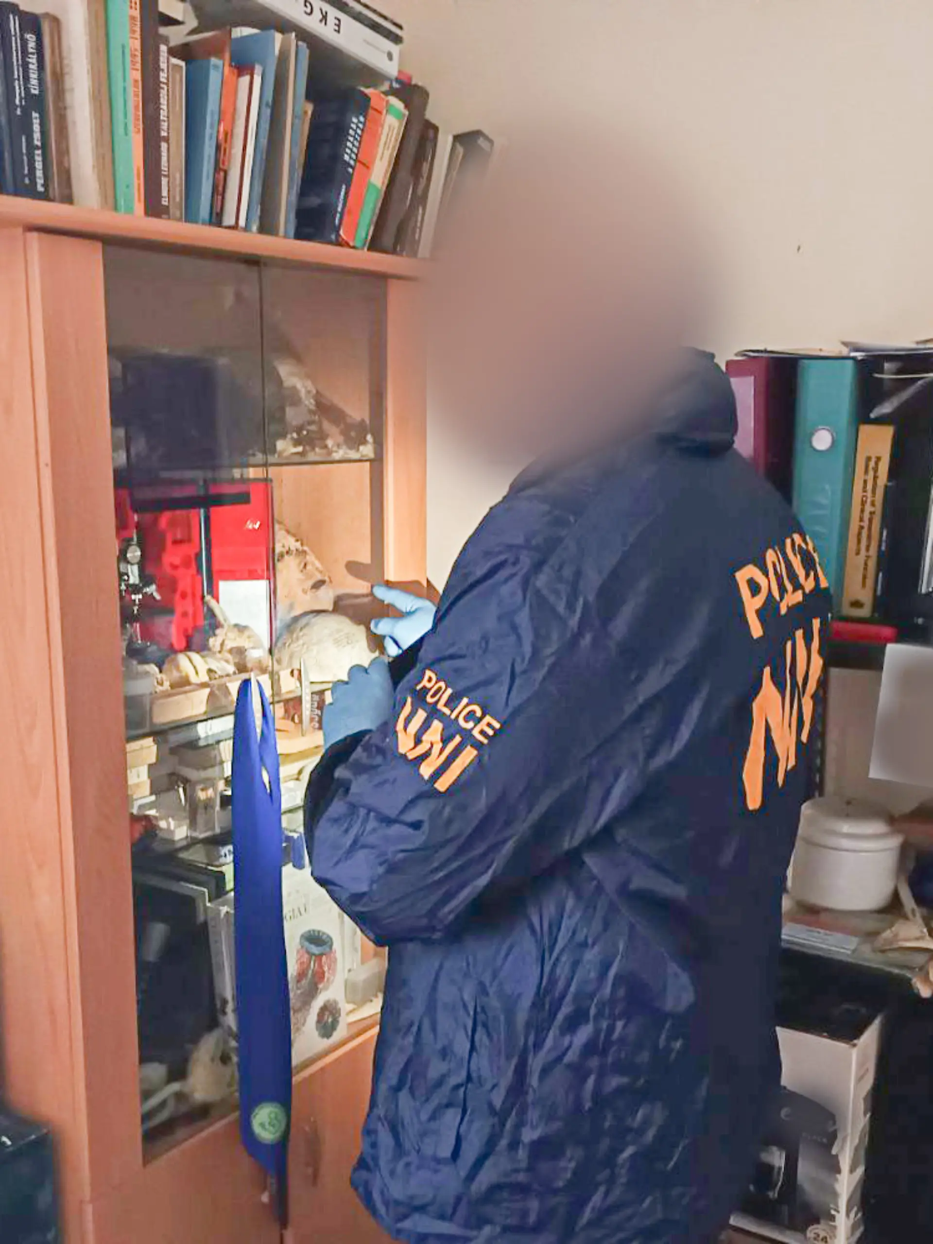 Bild zu: "Kannibale festgenommen! Krankenhaus-Mitarbeiter hortete Leichenteile"