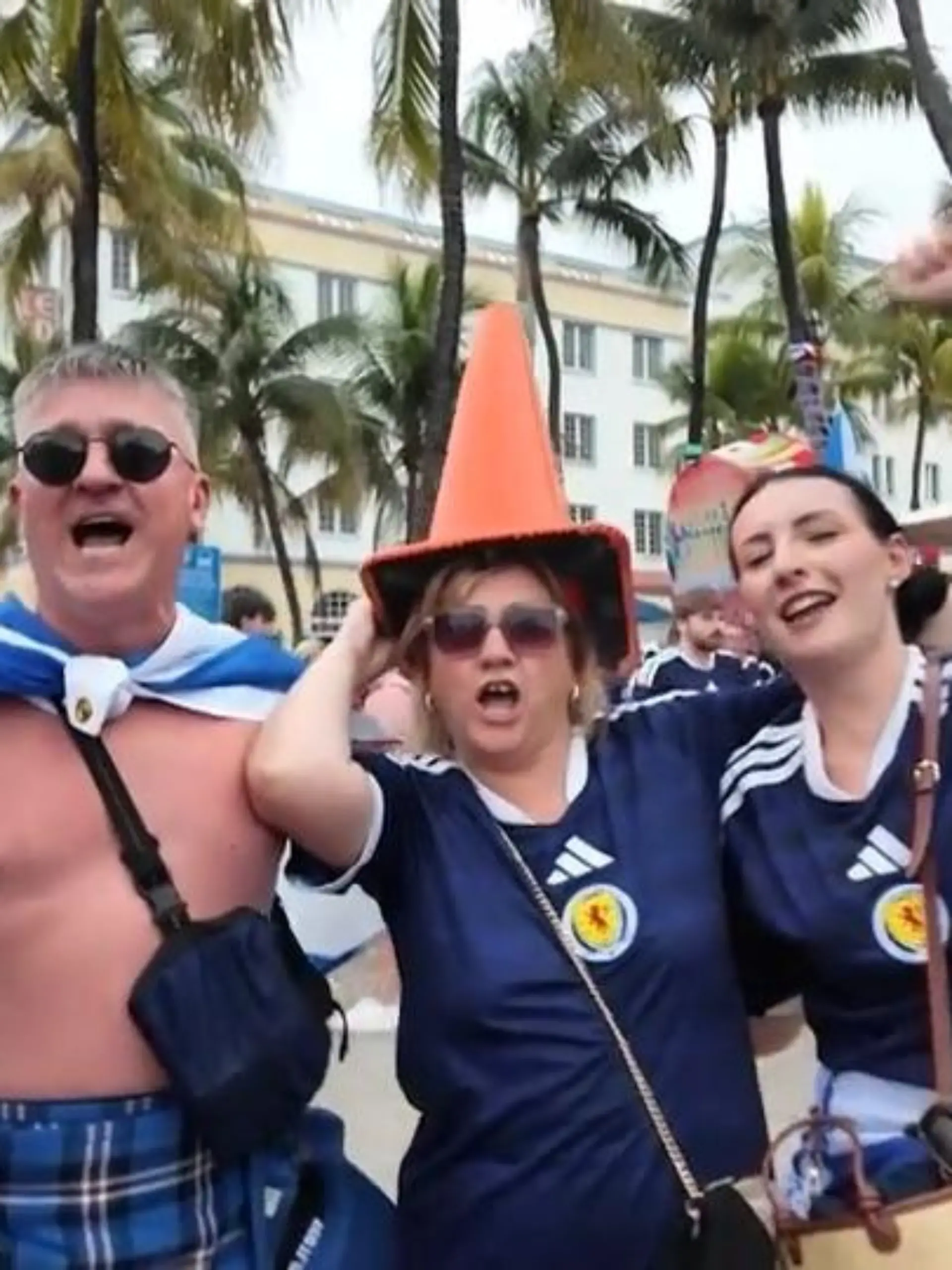 Bild zu: "Jetzt saufen die Schotten auch noch Miami leer!"