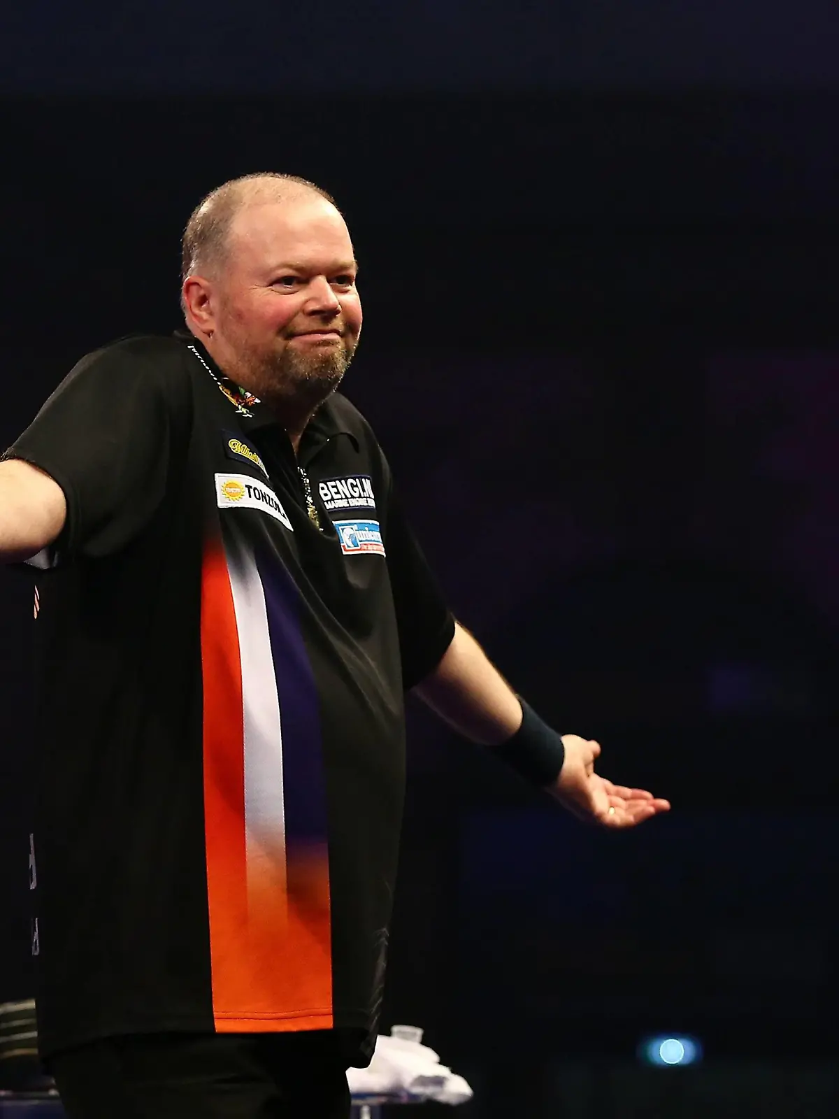 30.12.2016. Alexandra Palace, London, England. William Hill PDC World Darts Championship. Raymond van Barneveld celebrates beating Phil Taylor 5 sets to 3, and earns a place in the Semi Finals xMarkxKertonx PUBLICATIONxINxGERxSUIxAUTxHUNxSWExNORxDENxFINxONLY ActionPlus11824003  