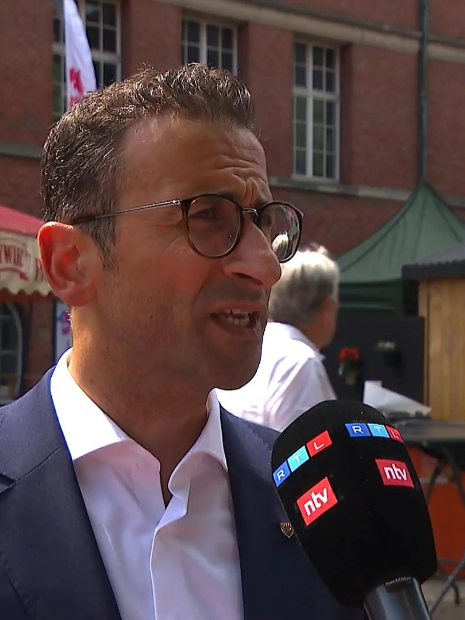 Bild zu: "Premiere für Kiels neuen Oberbürgermeister Samet Yilmaz"