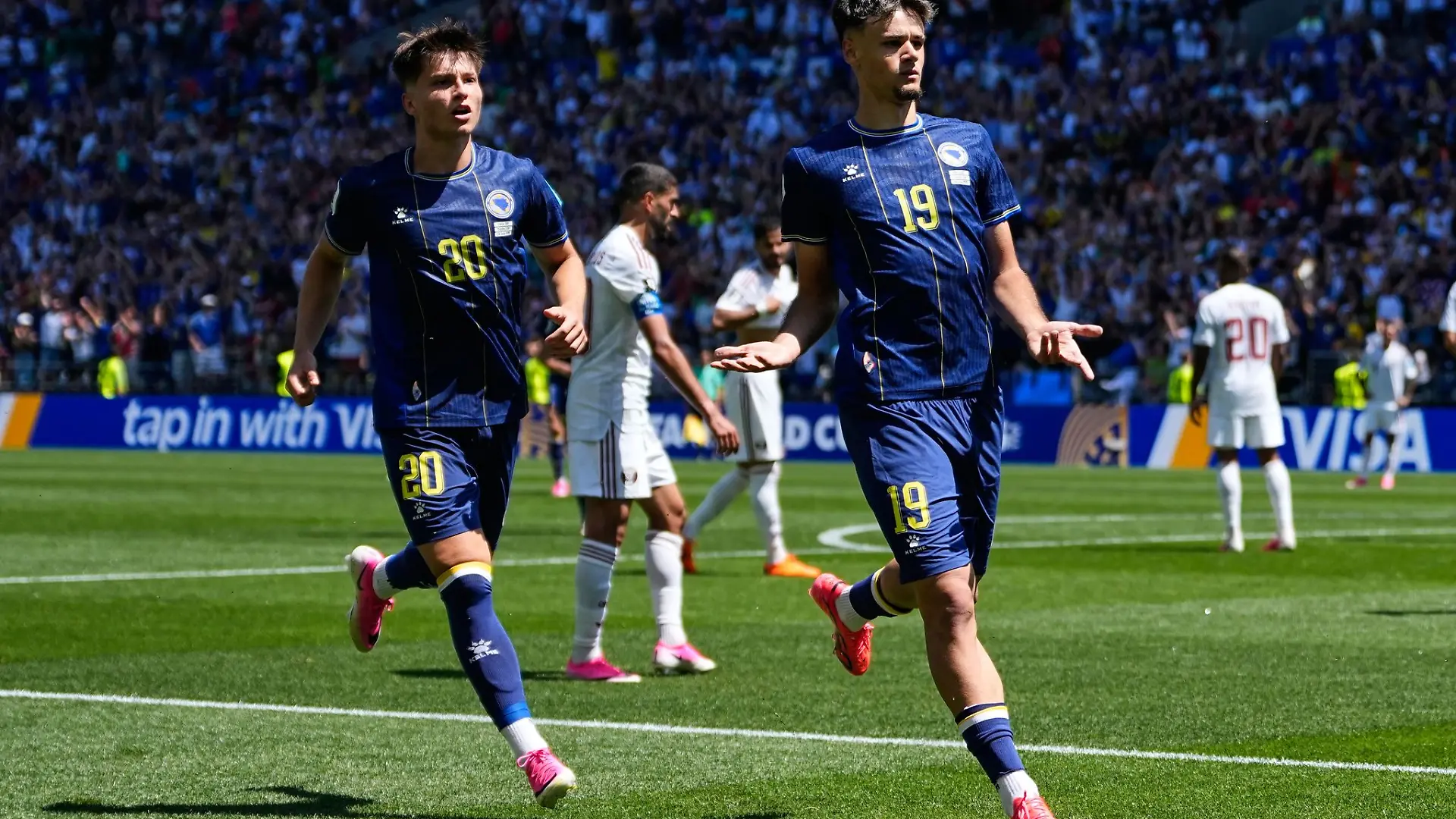 Kerim Alajbegovic (r.) brachte Bosnien-Herzegowina in Führung.