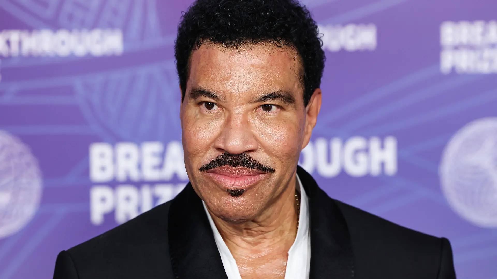 12th Annual Breakthrough Prize Ceremony 2026 SANTA MONICA, LOS ANGELES, CALIFORNIA, USA - APRIL 18: Lionel Richie arrives at the 12th Annual Breakthrough Prize Ceremony 2026 held at the Barker Hangar on April 18, 2026 in Santa Monica, Los Angeles, California, United States. Photo by Xavier Collin/Image Press Agency