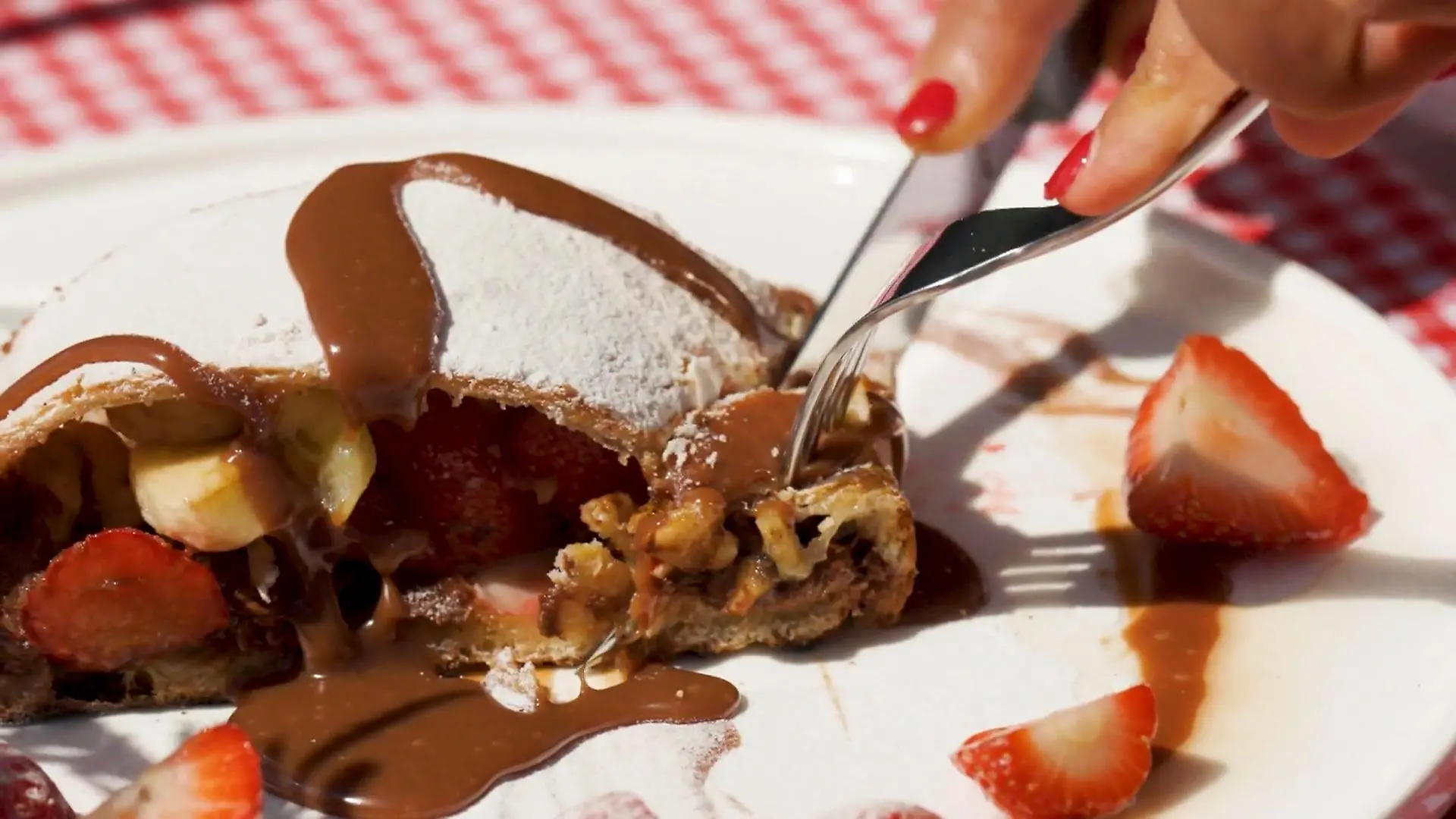 So leicht geht das Dessert in Pizza-Form! Süße Calzone von Johann Lafer