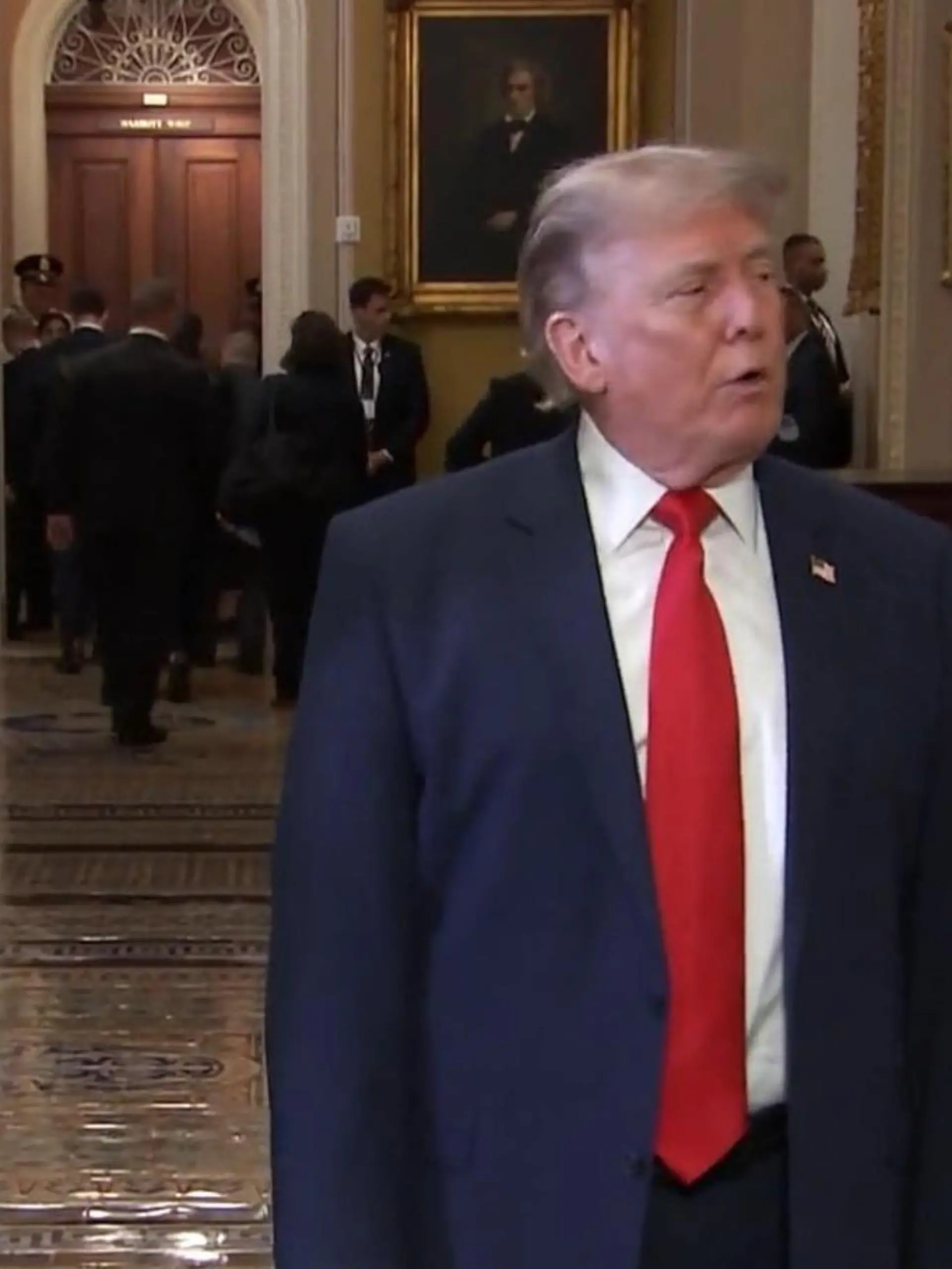 Bild zu: "Donald Trump die Stirn geboten! Wegen IHM wird der US-Präsident plötzlich richtig laut"