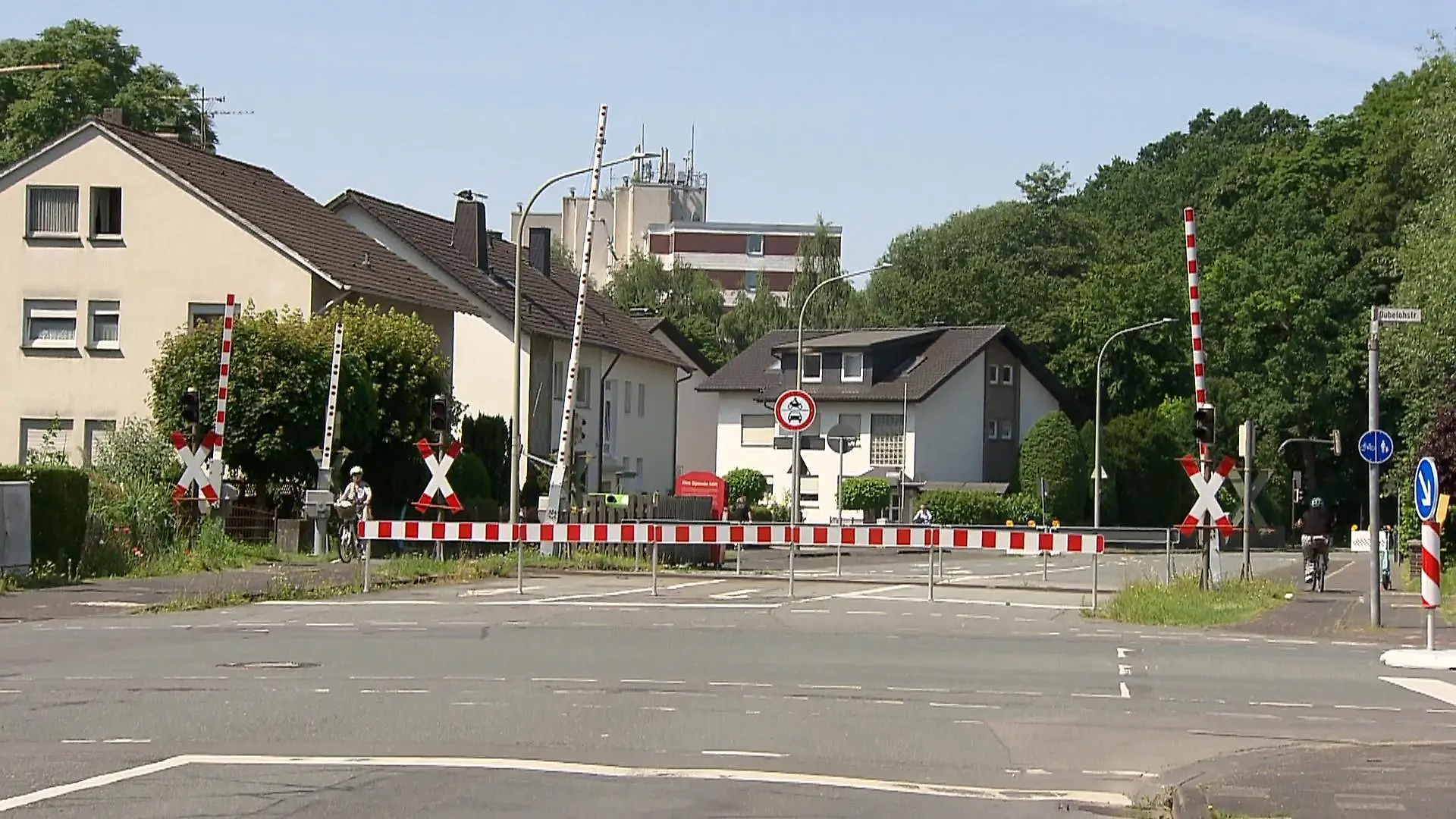 Bahnübergang bis 2030 gesperrt Ärger in Paderborn