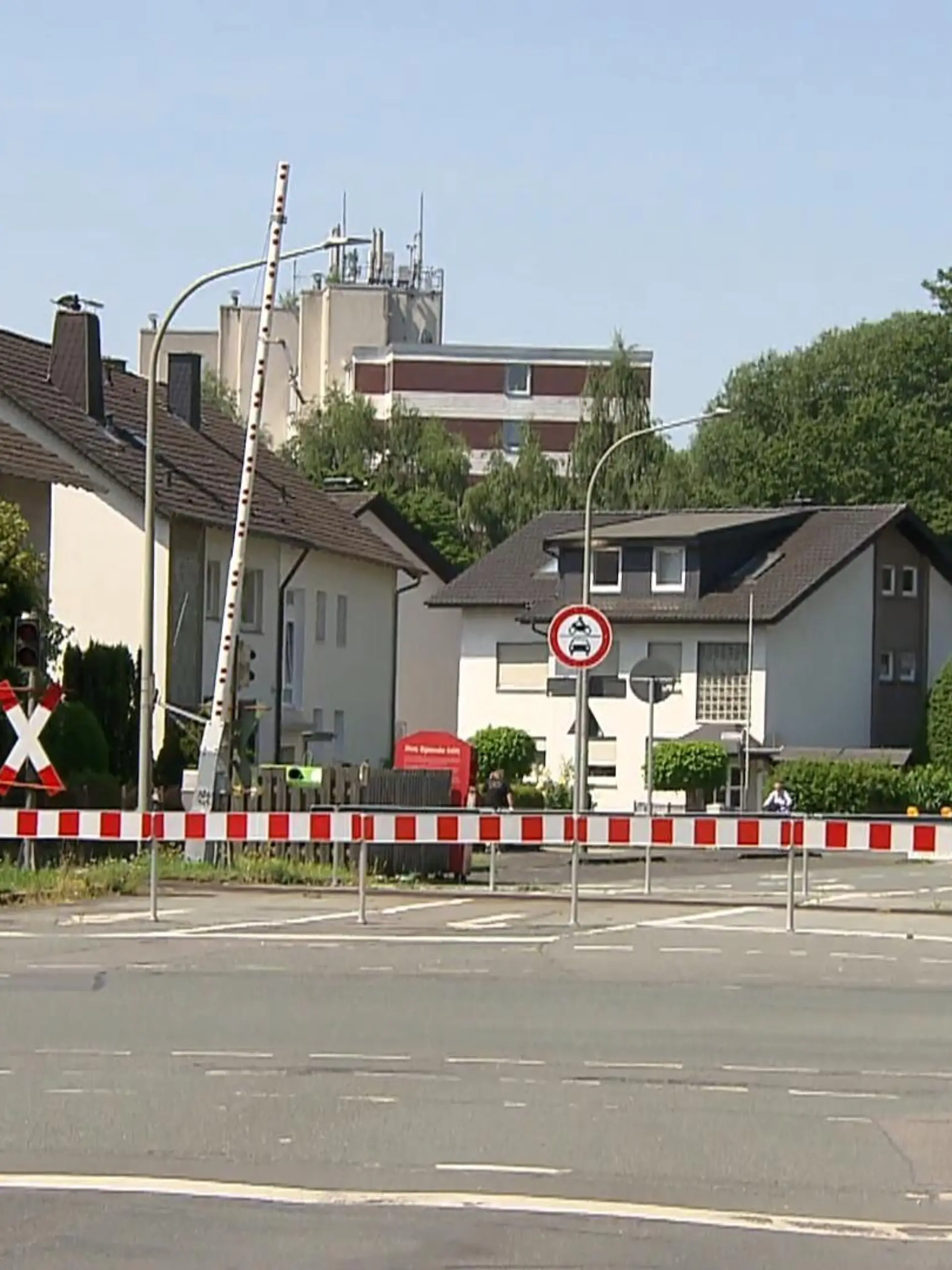 Bild zu: "Bahnübergang bis 2030 gesperrt"