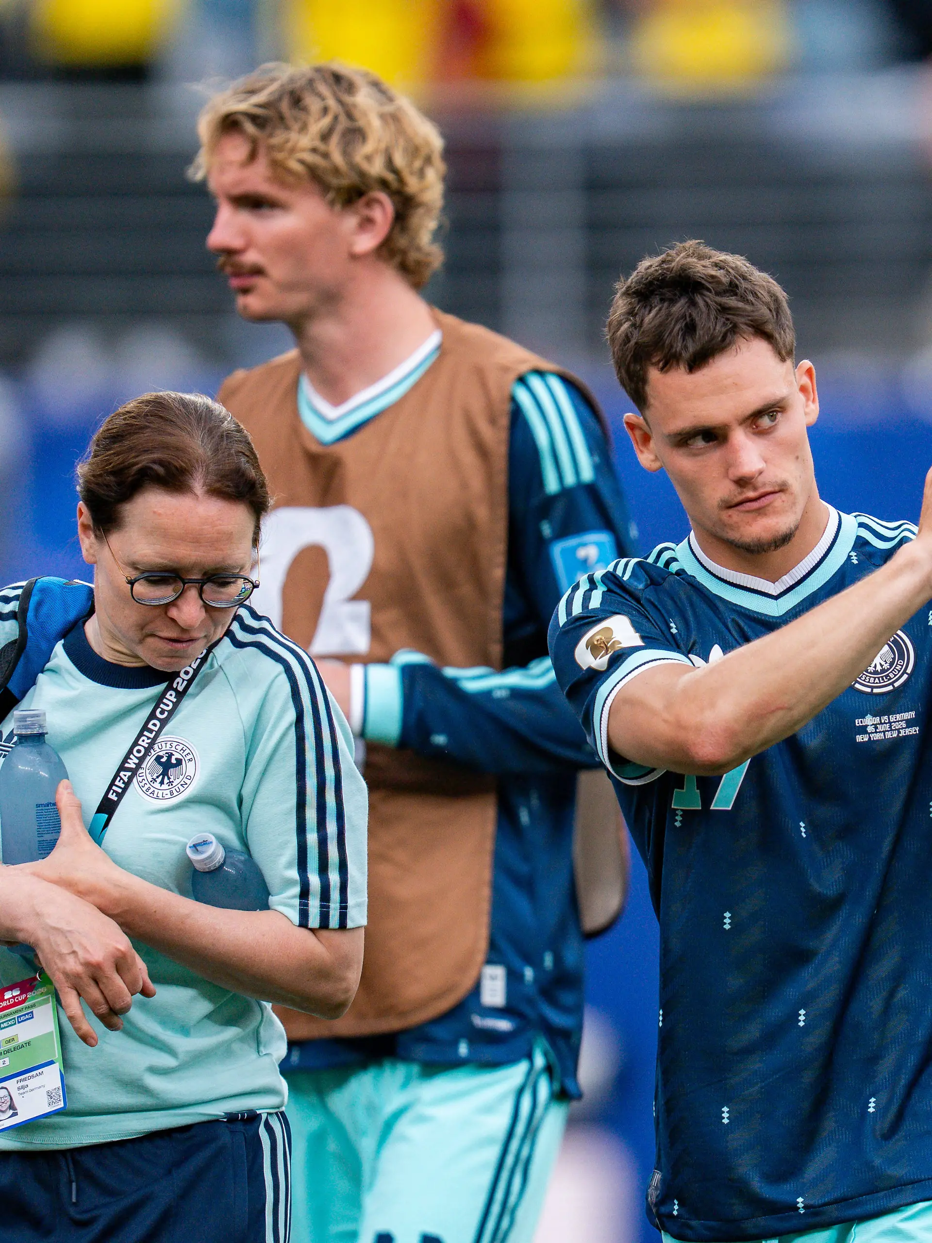 FIFA Fussball Weltmeisterschaft 2026, Gruppe E, Spiel 3, Ecuador vs Deutschand, 25.06.2026, Metlife-Stadion in New Jersey Nick Woltemade Deutschland Florian Wirtz Deutschland nach Abpfiff *** 2026 FIFA World Cup, Group E, Match 3, Ecuador vs. Germany, June 25, 2026, MetLife Stadium in New Jersey Nick Woltemade Germany and Florian Wirtz Germany after the final whistle Copyright: xBahhoxKarax