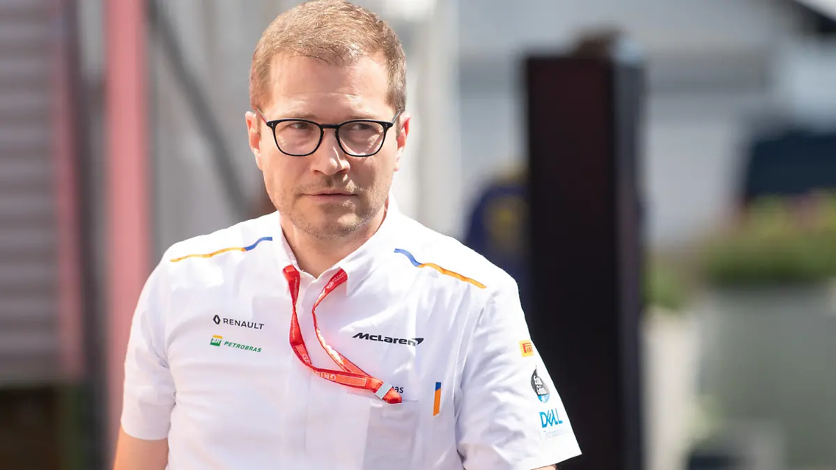 ARCHIV - 25.07.2019, Baden-Württemberg, Hockenheim: Motorsport, Formel-1-Weltmeisterschaft, Grand Prix von Deutschland: Andreas Seidl, Teamchef des Teams McLaren F1, kommt ins Fahrerlager. Seidl erwartet nach dem Neustart der Formel 1 außergewöhnliche Belastungen. Die Formel 1 beginnt ihre Saison wegen der Coronavirus-Pandemie mit vier Monaten Verspätung, will aber bis Mitte Dezember noch mindestens 15 Grand Prix absolvieren. Foto: Sebastian Gollnow/dpa +++ dpa-Bildfunk +++