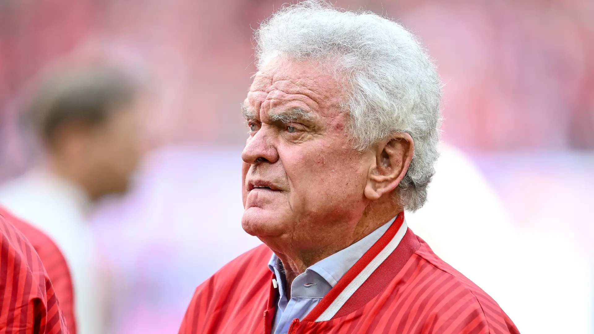 Sepp Maier Schaut waehrend des spiels der Bundesliga zwischen FC Bayern München und 1. FC Köln, Allianz Arena am 16. May 2026 in München, Deutschland. (Foto von Harry Langer/DeFodi Images) +++ Sepp Maier Looks on during the Bundesliga match between FC Bayern München and 1. FC Köln at Allianz Arena on May 16, 2026 in München, Germany. (Photo by Harry Langer/DeFodi Images) DFL regulations prohibit any use of photographs as image sequences and/or quasi-video. (Photo by Harry Langer/DeFodi Images) DFL regulations prohibit any use of photographs as image sequences and/or quasi-video.