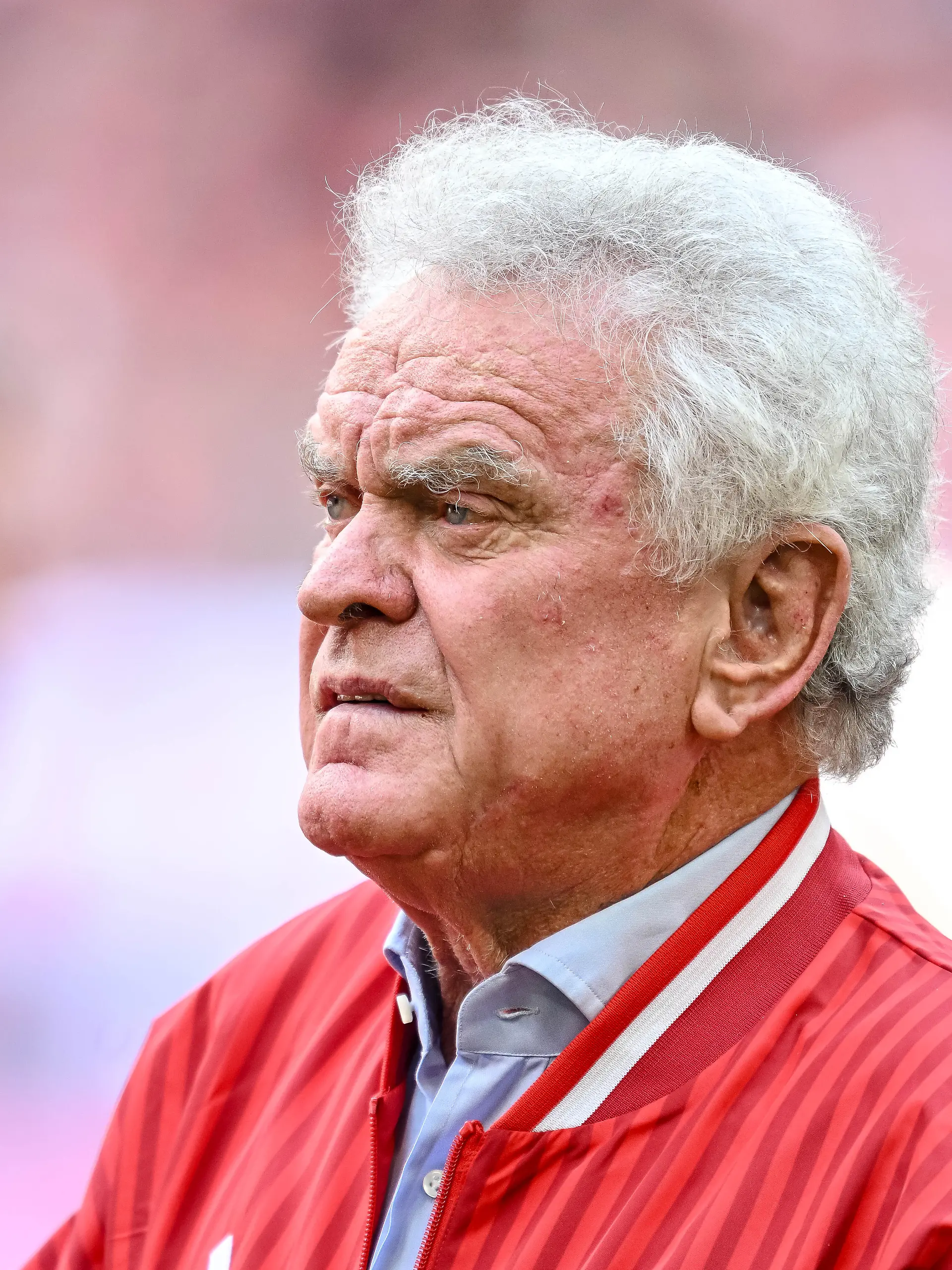 Sepp Maier Schaut waehrend des spiels der Bundesliga zwischen FC Bayern München und 1. FC Köln, Allianz Arena am 16. May 2026 in München, Deutschland. (Foto von Harry Langer/DeFodi Images) +++ Sepp Maier Looks on during the Bundesliga match between FC Bayern München and 1. FC Köln at Allianz Arena on May 16, 2026 in München, Germany. (Photo by Harry Langer/DeFodi Images) DFL regulations prohibit any use of photographs as image sequences and/or quasi-video. (Photo by Harry Langer/DeFodi Images) DFL regulations prohibit any use of photographs as image sequences and/or quasi-video.