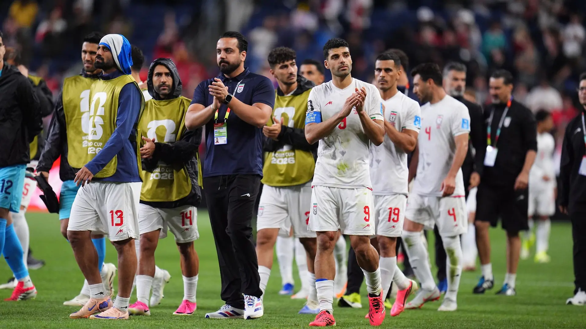 Die iranischen Spieler wissen noch nicht, ob sie bei der WM weiter dabei sind.