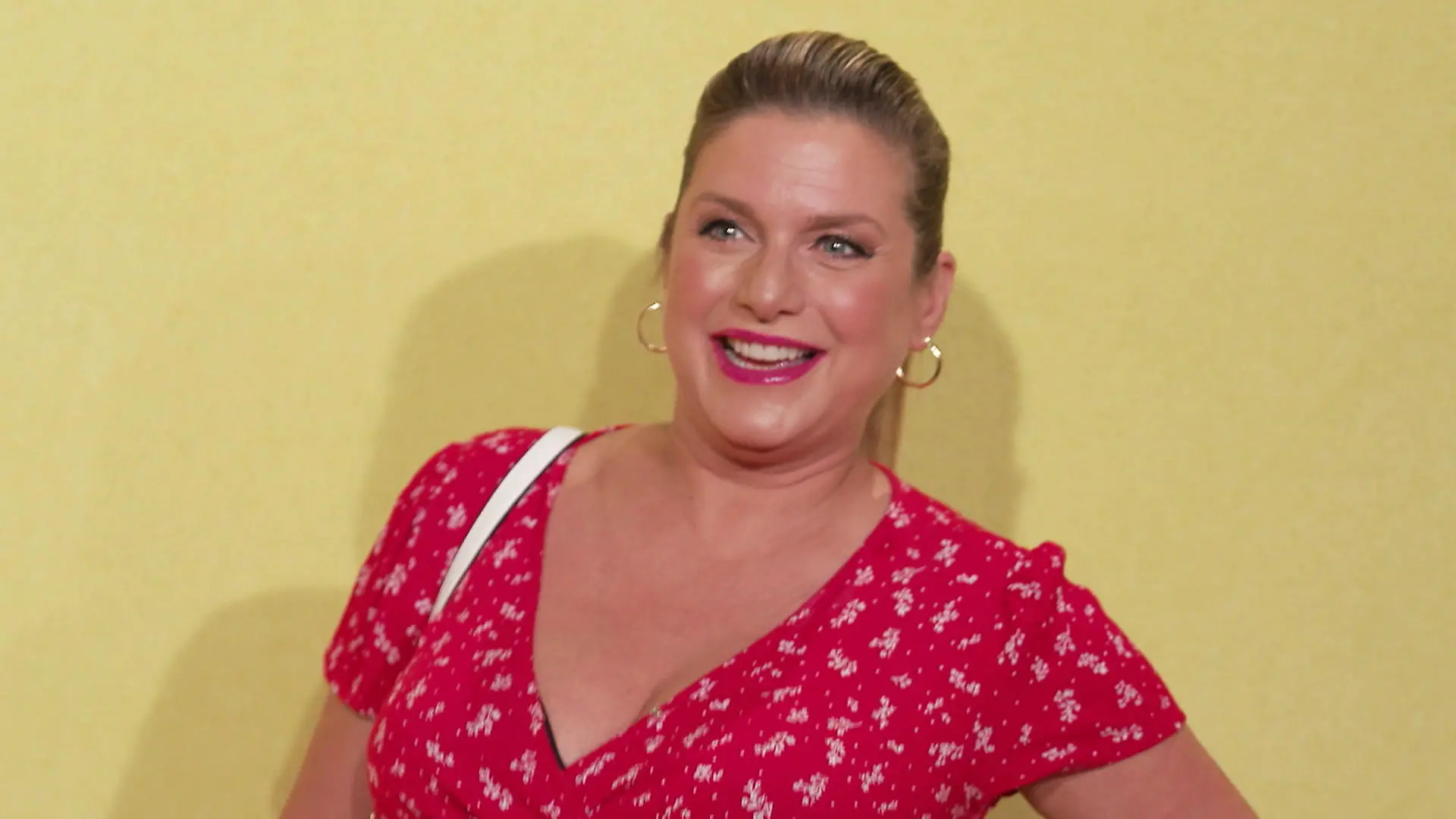 Trotz Hitze und Schlafproblemen! So meistert Jeanette Biedermann (46) ihre Schwangerschaft Ex-GZSZ-Star kurz vor der Geburt