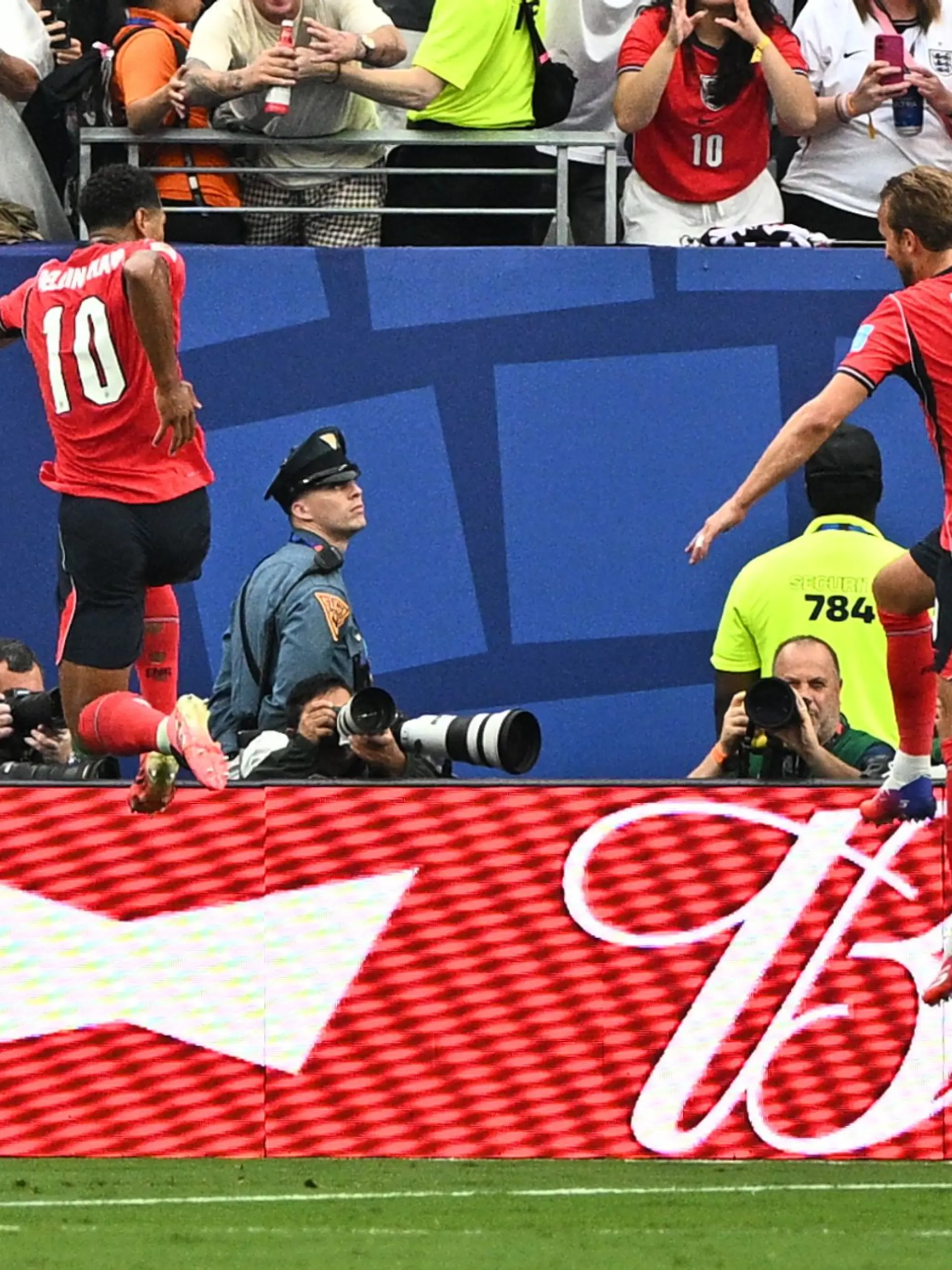 Bild zu: "Kane-Rekord und Bellingham-Show: Tuchels Engländer auf Kurs"