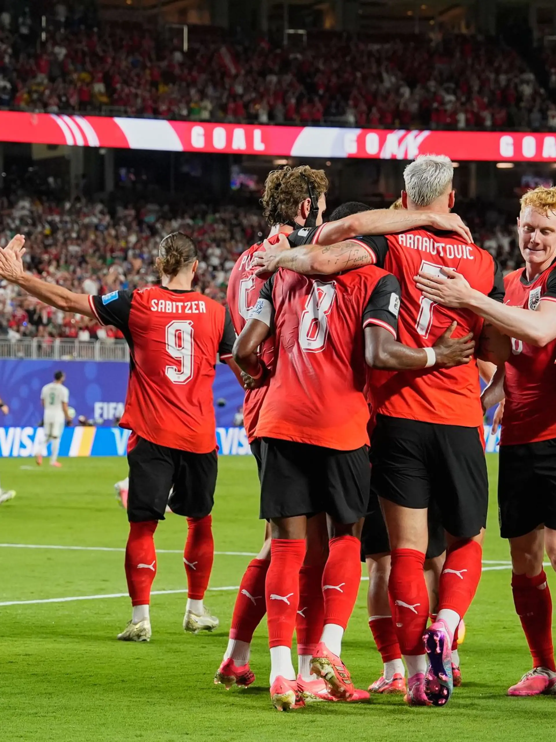 Bild zu: "Das war die WM-Nacht: Österreich zittert kurz, Messi trifft"
