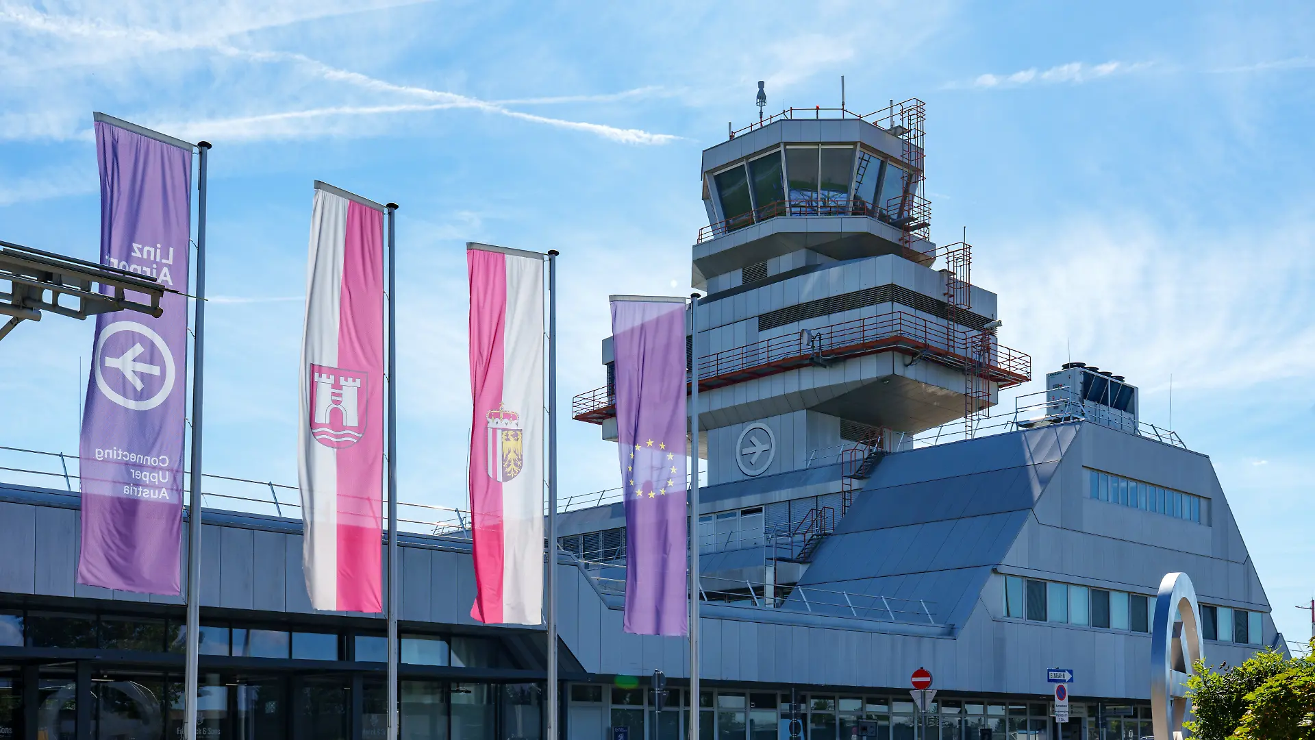 Schwerer Unfall auf dem Gelände des Flughafens Linz. (Symbolbild)