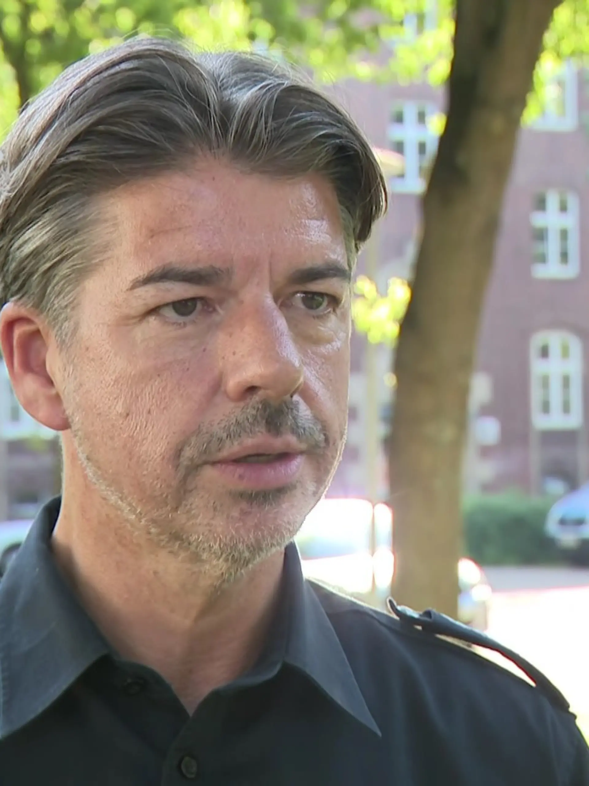 Nils Matthiesen von der Polizei Bremen stellt sich den Fragen von RTL