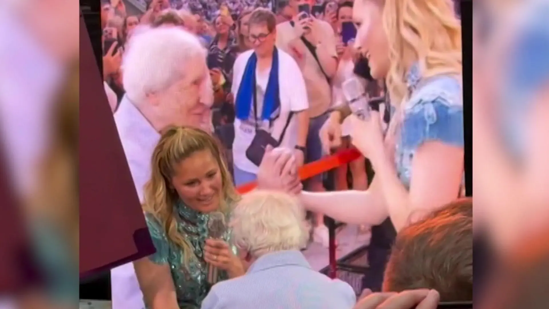 „Sie wollten mich sehen? Mit 95?“ – Helene Fischer holt älteste Besucherin auf die Bühne Gänsehaut-Moment bei Konzert in Köln