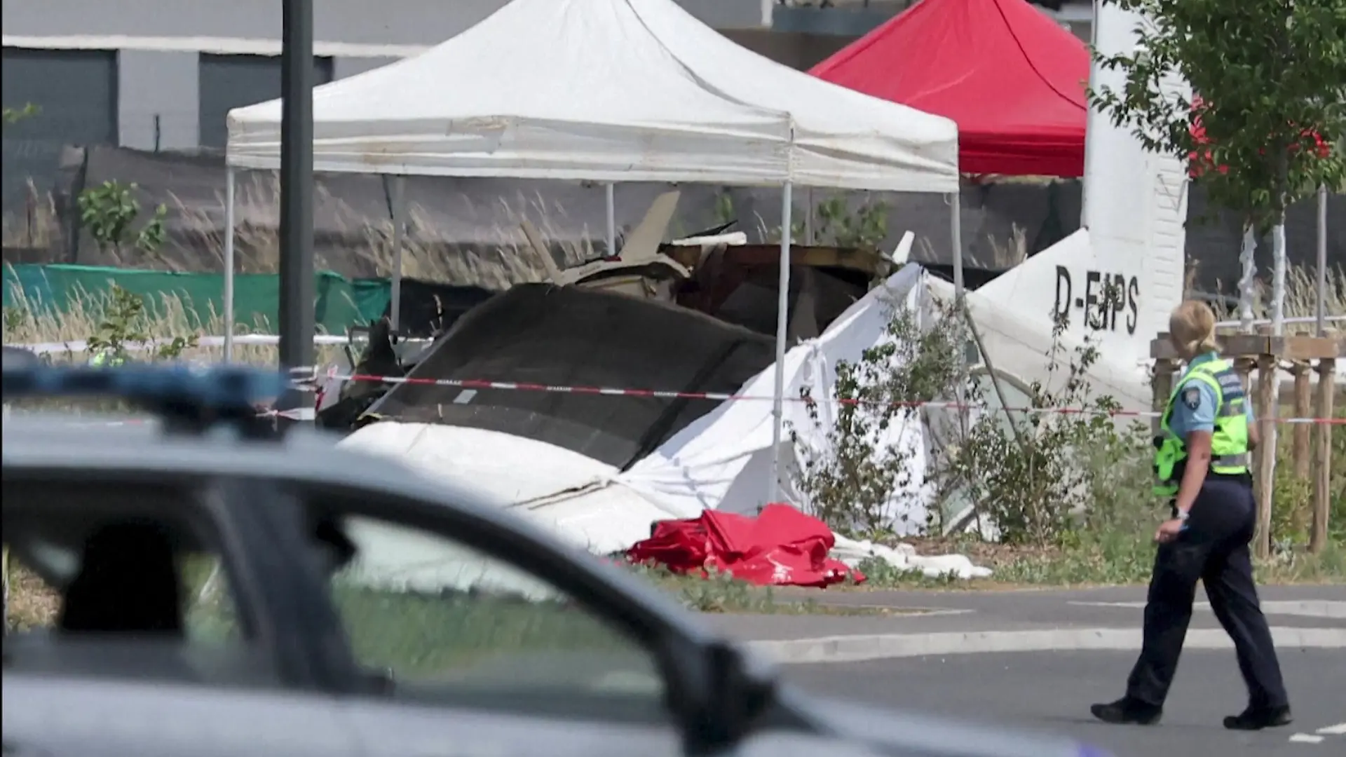Schweres Unglück in Frankreich: Bei Nancy im Nordosten des Landes ist ein Privatflugzeug abgestürzt. Aktuell läuft im Vorort Tomblaine ein Großeinsatz. Die Maschine soll in Deutschland registriert sein.