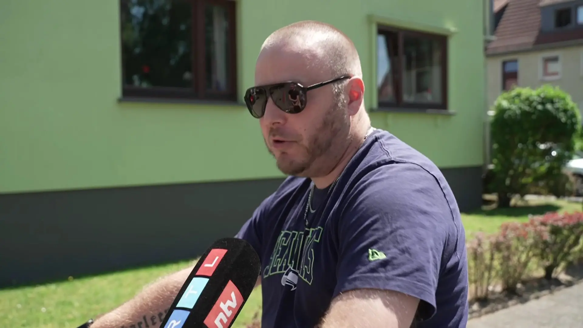 Nachbar Dominik Seifert (39) und Monteur von Beruf im Interview mit RTL.