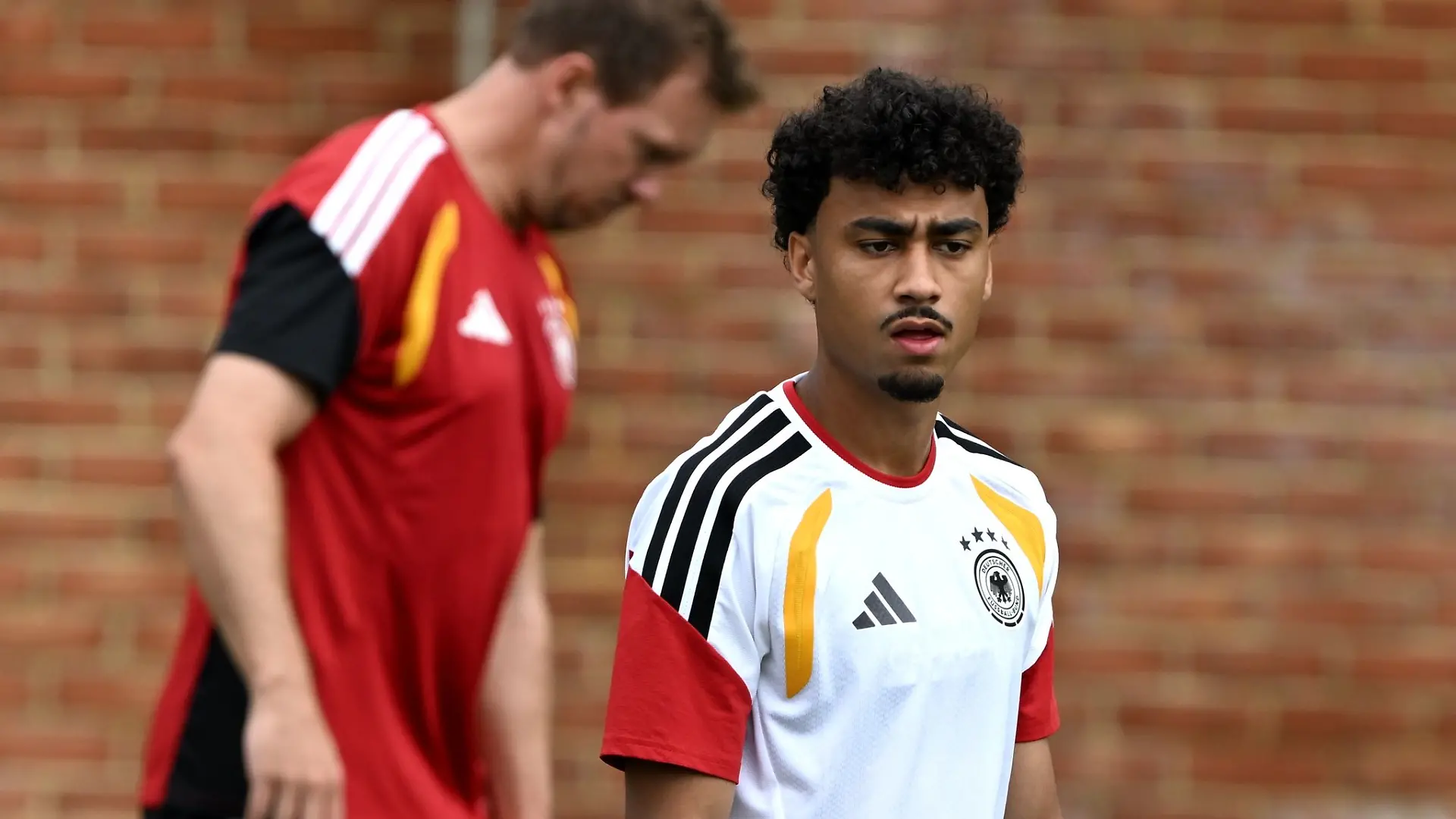 Gute Nachricht für den Bundestrainer (l): Nathaniel Brown ist beim Abschlusstraining dabei.