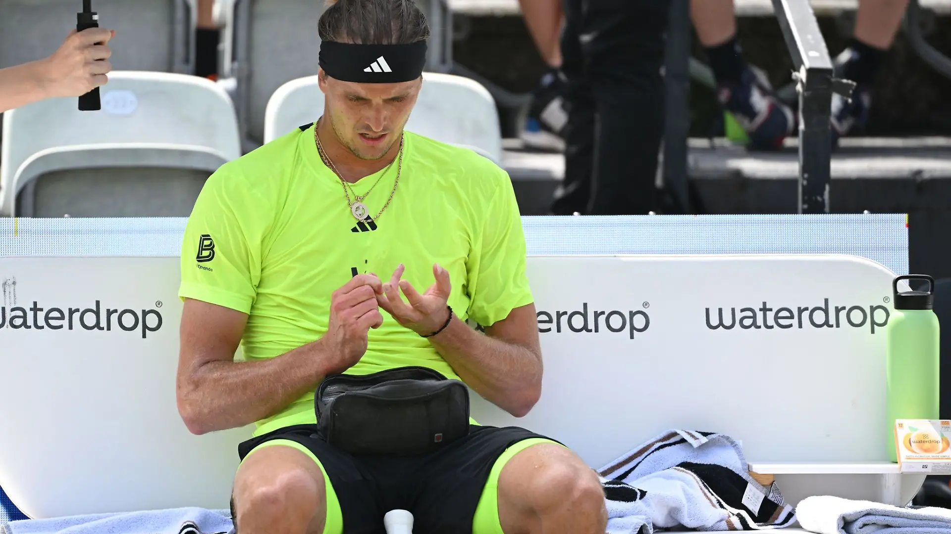 Regelmäßig überprüft Alexander Zverev während seiner Tennis-Matches seinen Blutzucker-Wert. (Archivbild)