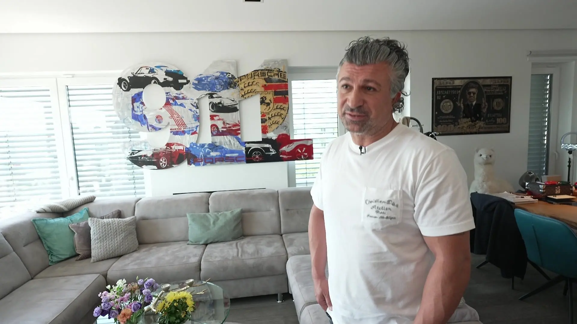 Heute besitzt Lotto-Millionär Chico mehrere Firmen und sieben Immobilien. Hier steht er in seinem eigenen Millionen-Penthouse.