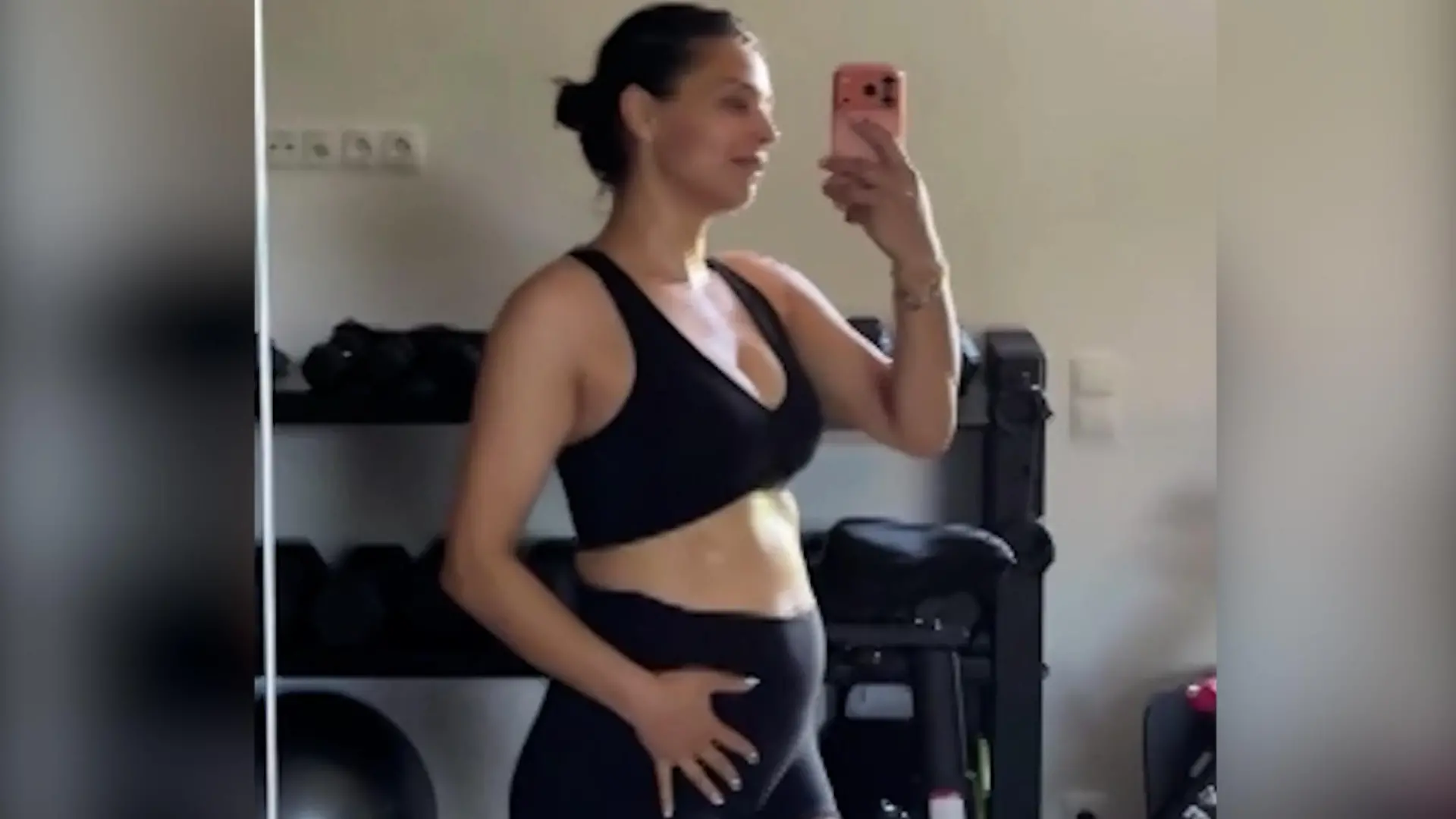Schwangere Amira Aly sorgt für Fan-Zoff – wegen Hitze-Workout trotz Babybauch! Moderatorin stemmt Gewichte