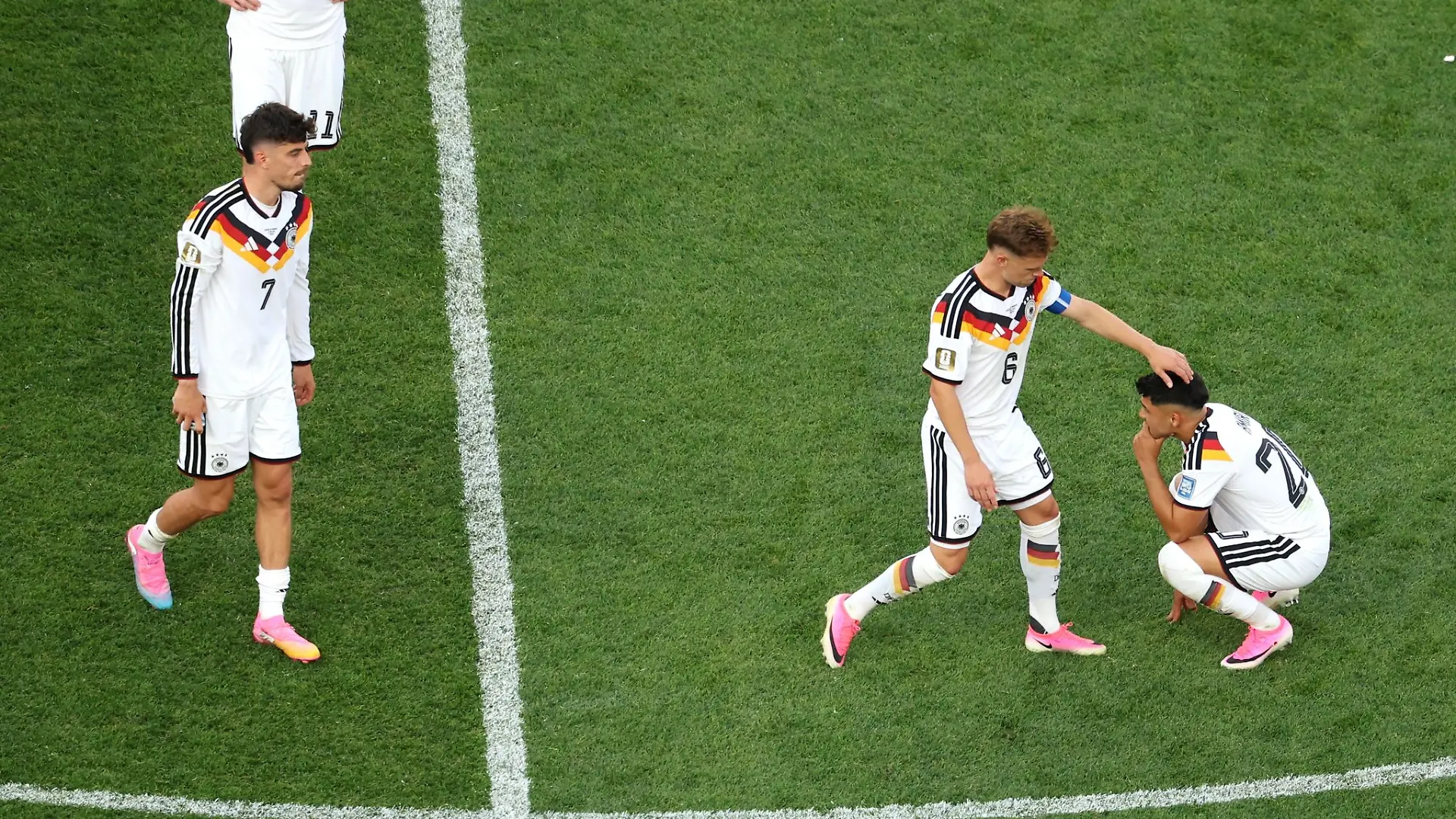 Große Enttäuschung bei Kimmich und Co. - die deutsche Fußball-Nationalmannschaft ist raus bei der WM.